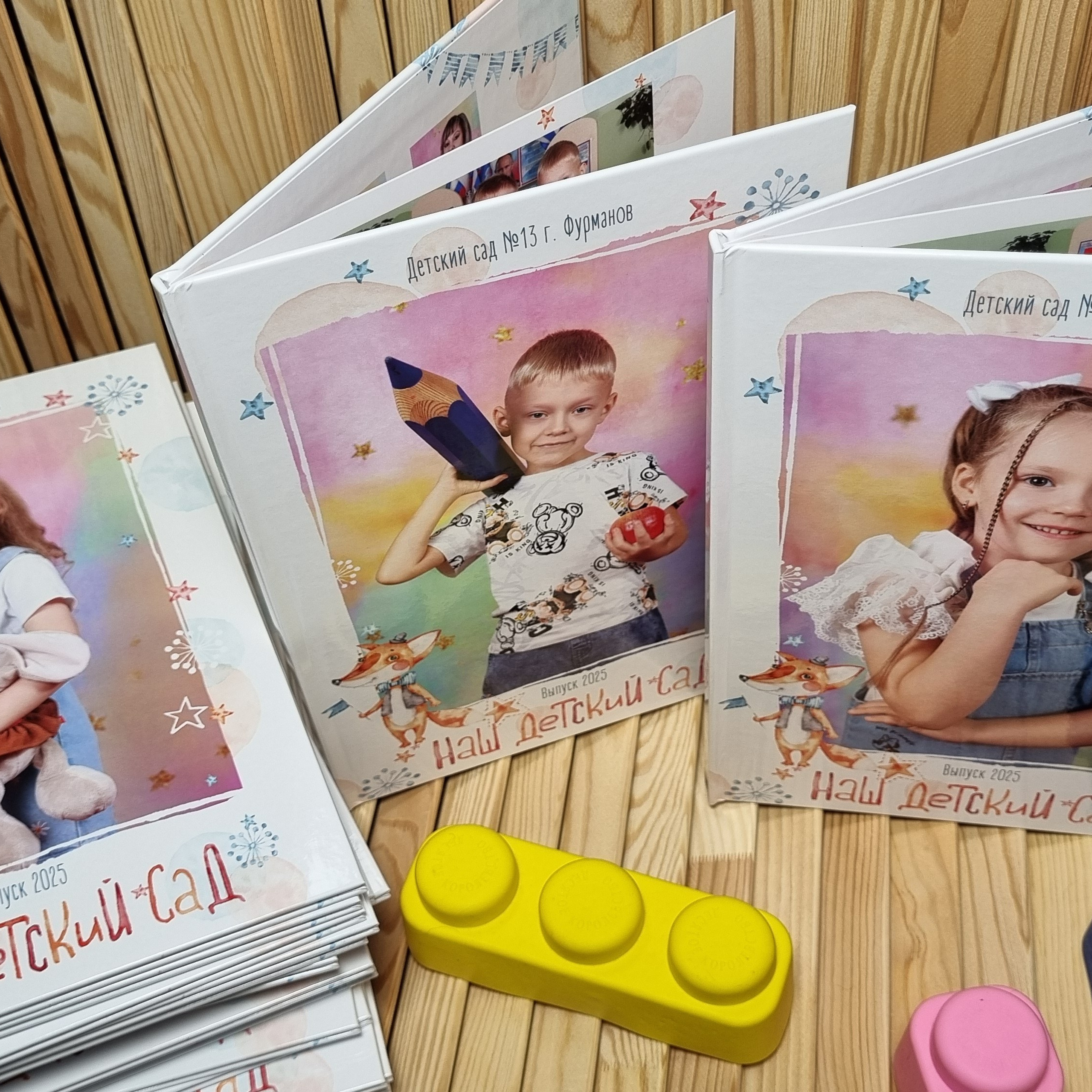 Фото готовых выпускных альбомов для детского сада и школы в Иваново Ярославле Костроме Владимире. Выпускные альбомы в Иваново в детский сад и школу. Александр и Светлана Янкины
