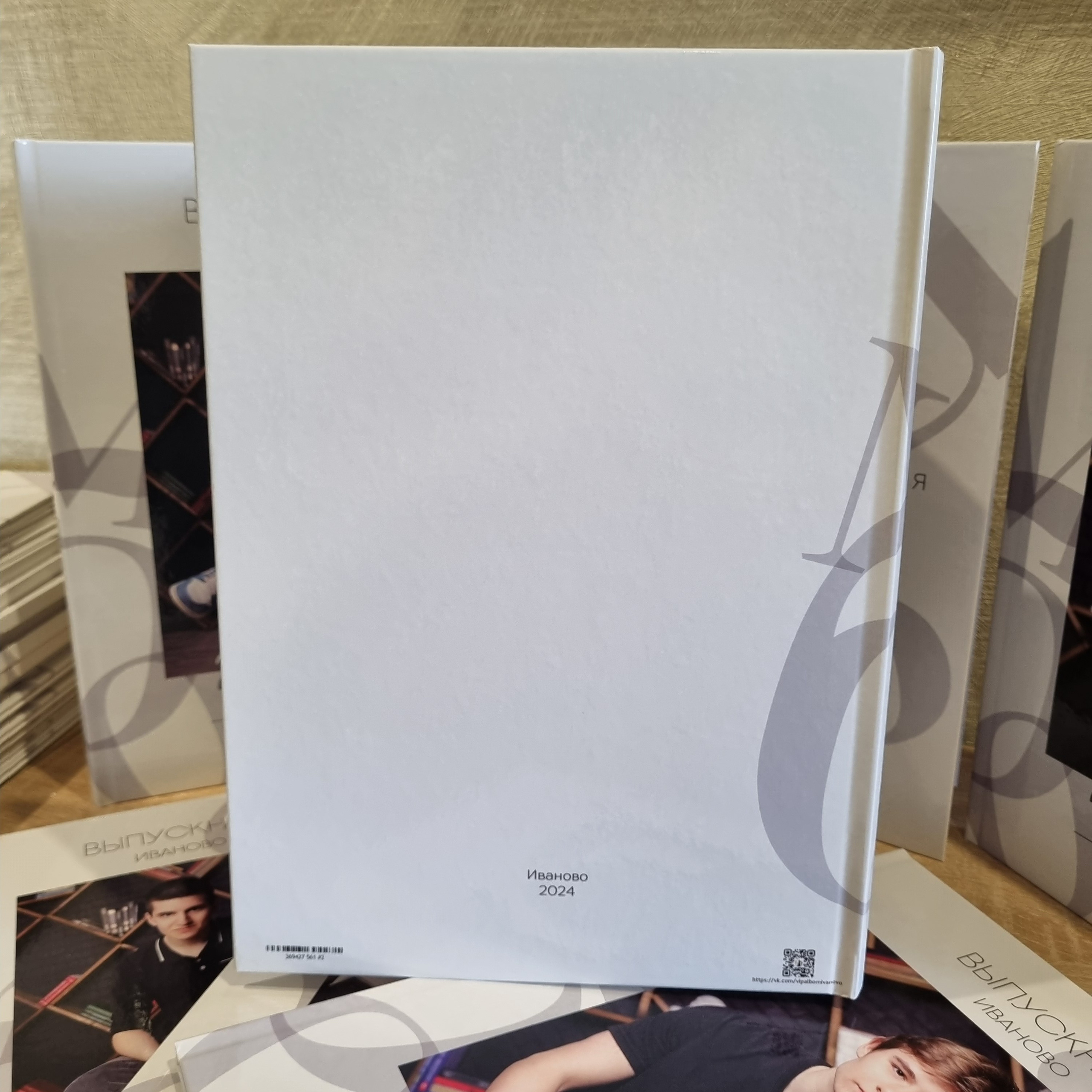 Фото готовых выпускных альбомов для детского сада и школы в Иваново Ярославле Костроме Владимире. Выпускные альбомы в Иваново в детский сад и школу. Александр и Светлана Янкины