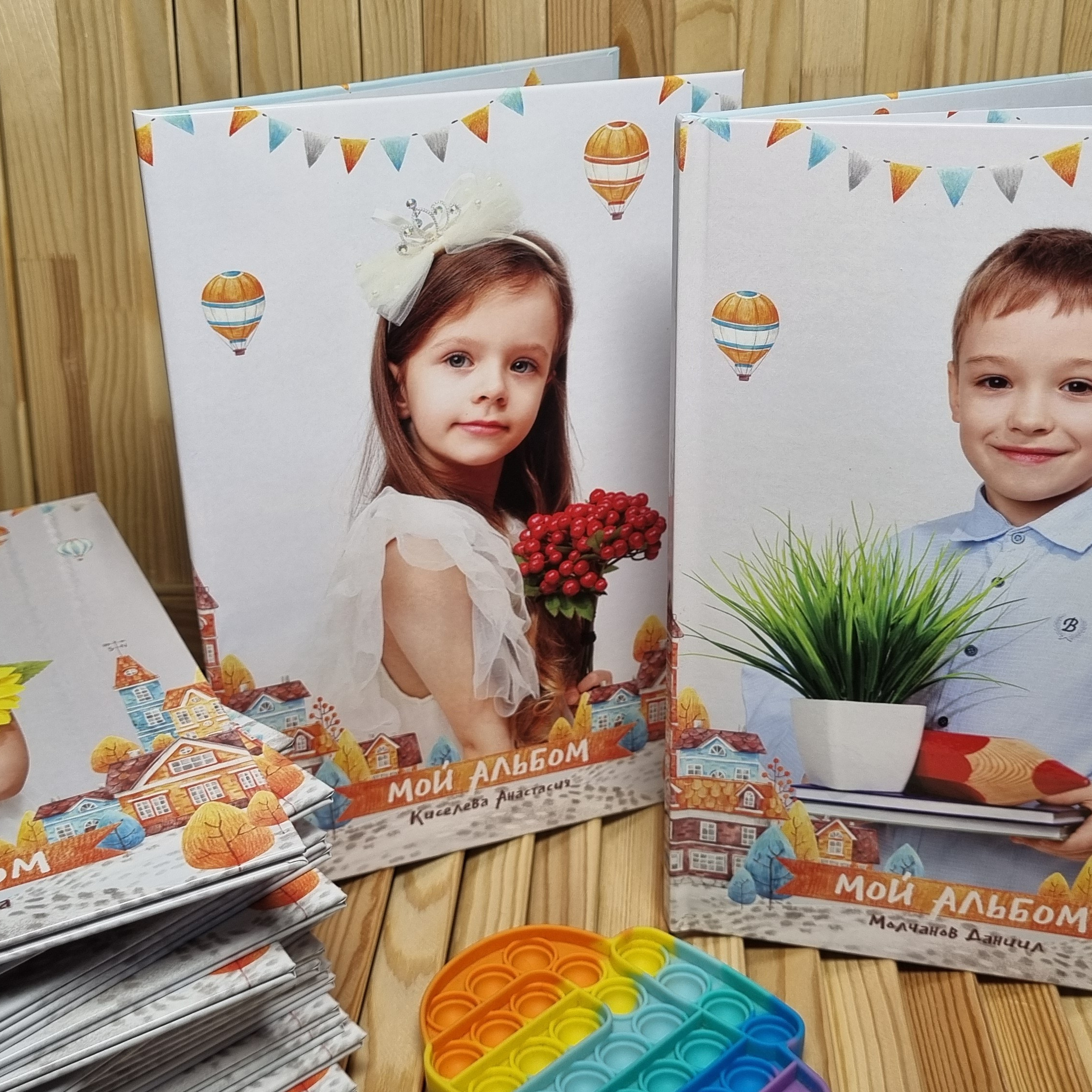 Фото готовых выпускных альбомов для детского сада и школы в Иваново Ярославле Костроме Владимире. Выпускные альбомы в Иваново в детский сад и школу. Александр и Светлана Янкины