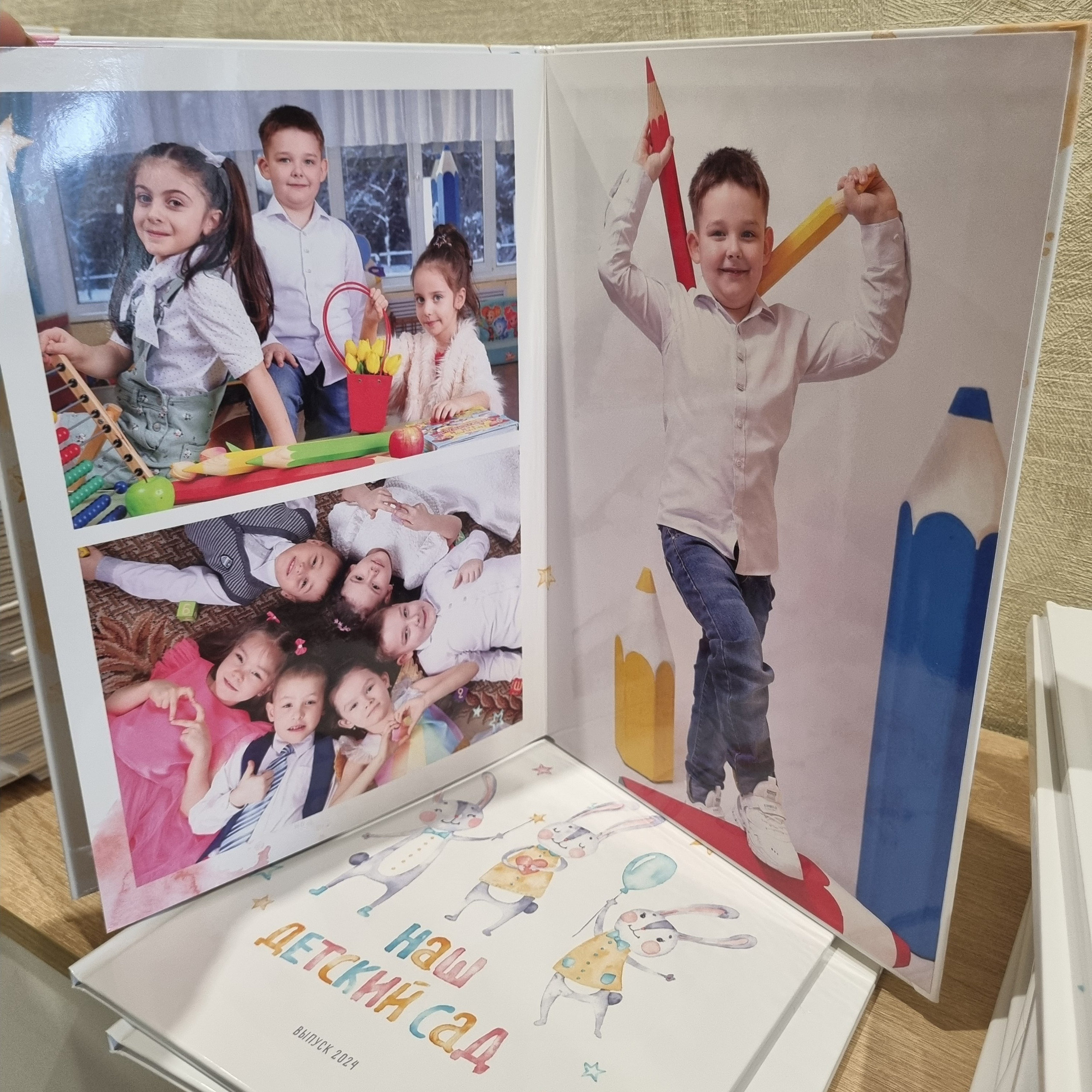 Фото готовых выпускных альбомов для детского сада и школы в Иваново Ярославле Костроме Владимире. Выпускные альбомы в Иваново в детский сад и школу. Александр и Светлана Янкины
