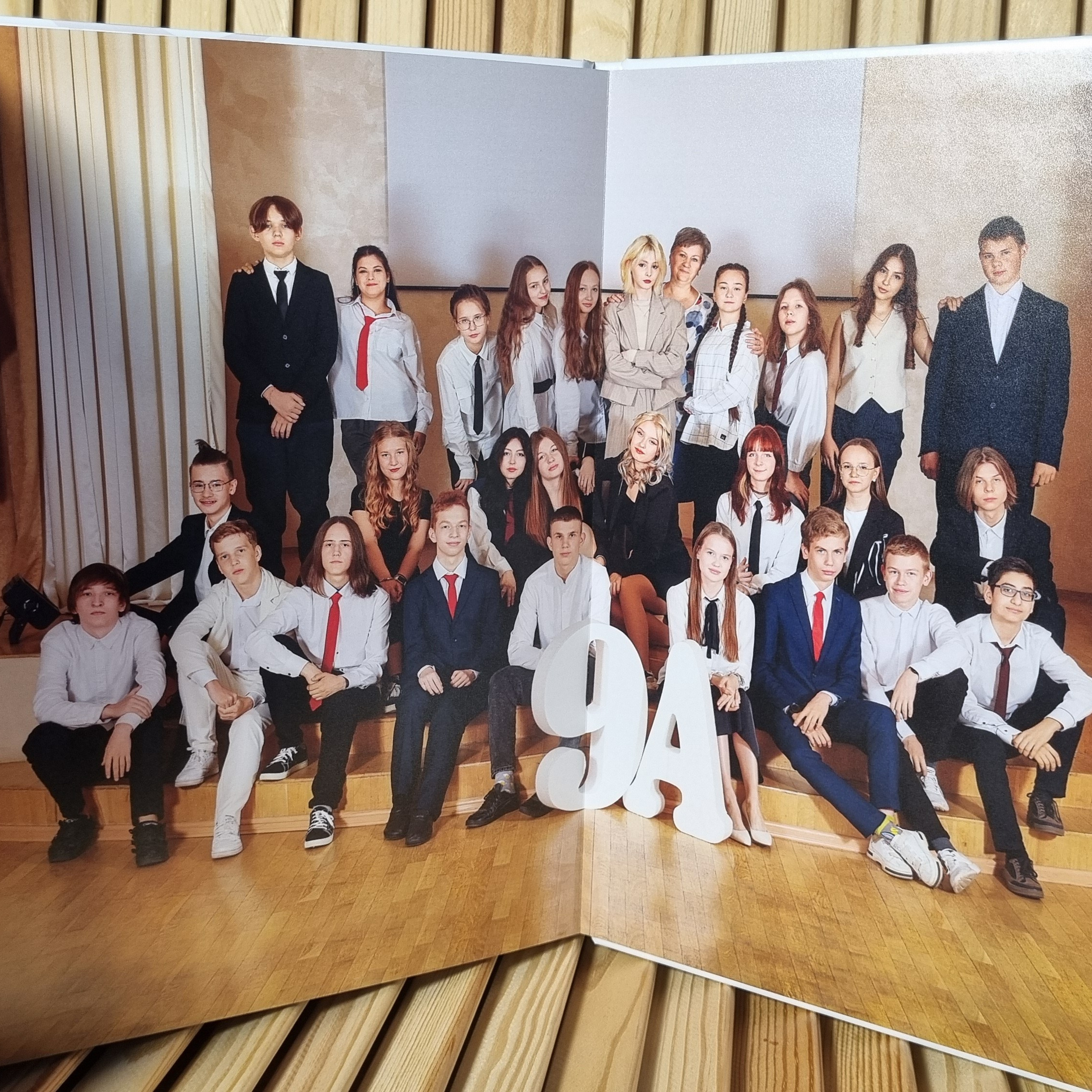 Фото готовых выпускных альбомов для детского сада и школы в Иваново Ярославле Костроме Владимире. Выпускные альбомы в Иваново в детский сад и школу. Александр и Светлана Янкины