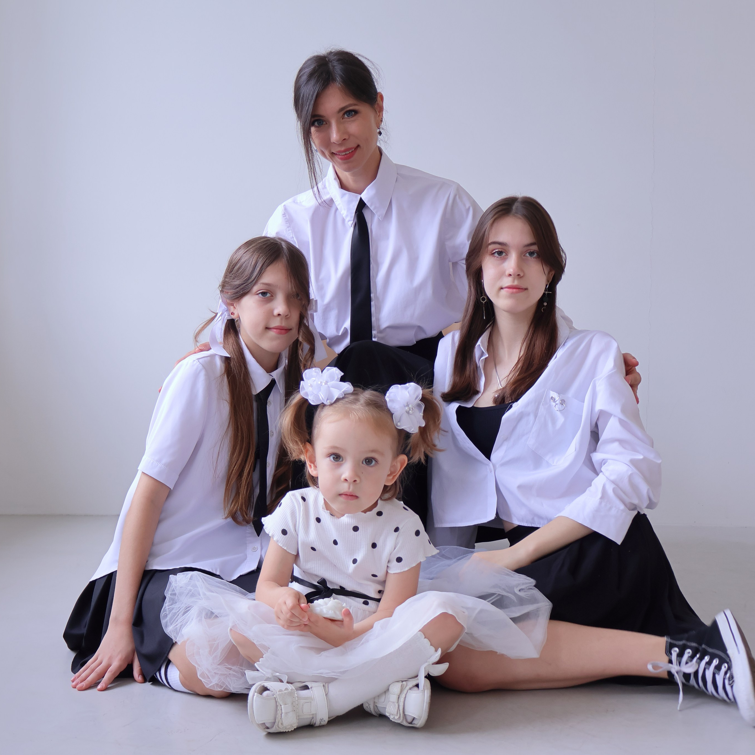 Мама и три дочки. Фотограф АНАСТАСИЯ ПЛАТОВА