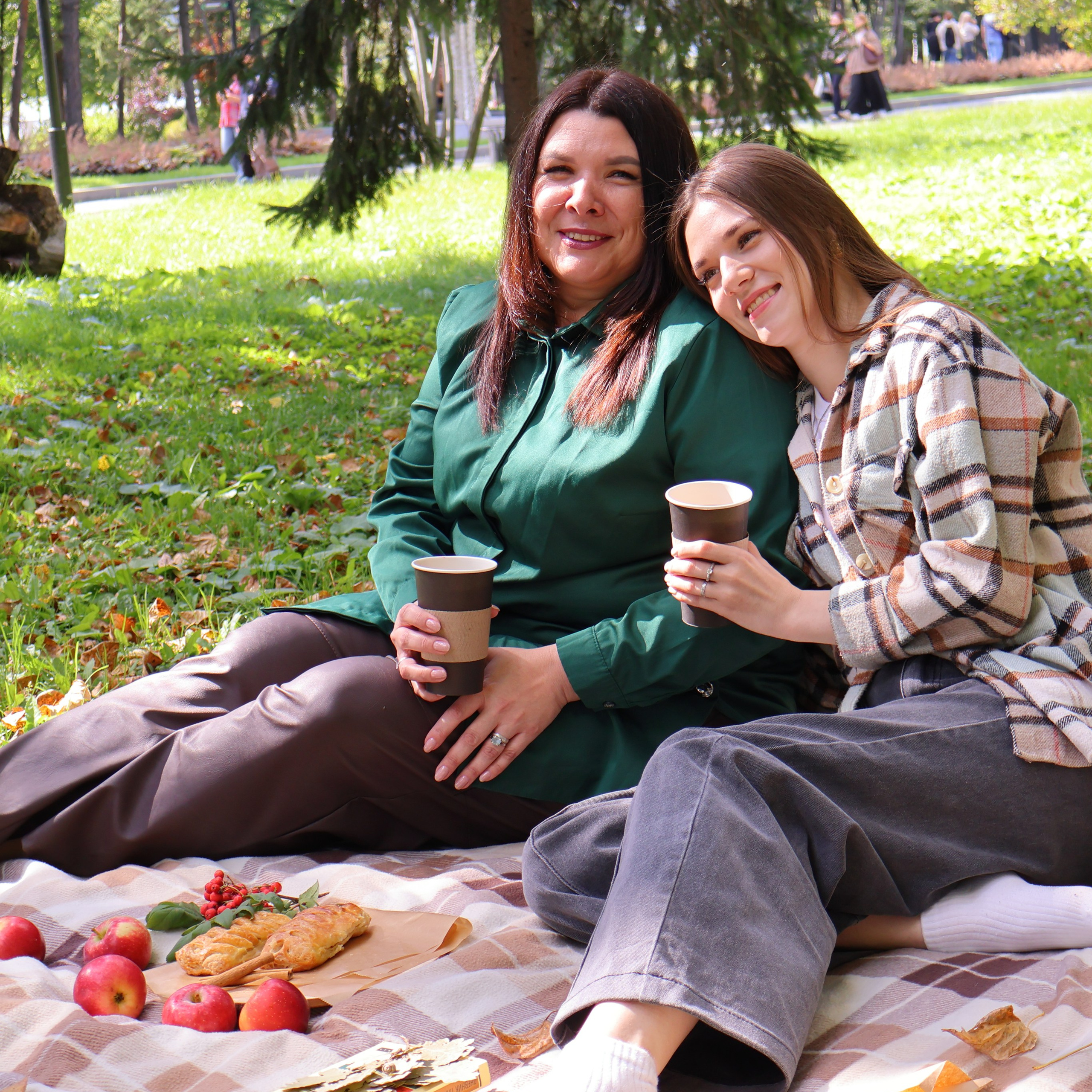 Осенний пикник мамы и дочери. Фотограф АНАСТАСИЯ ПЛАТОВА