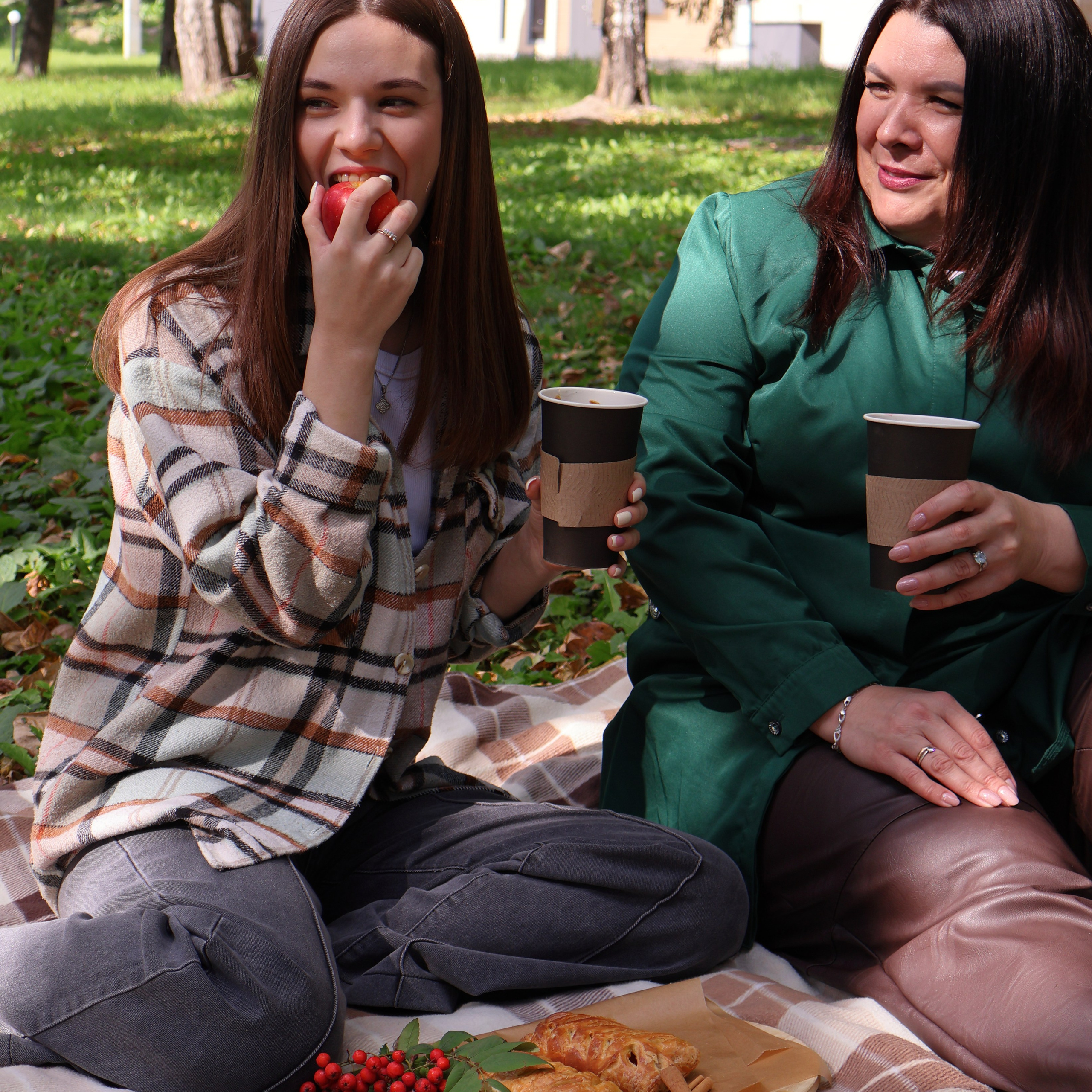 Осенний пикник мамы и дочери. Фотограф АНАСТАСИЯ ПЛАТОВА