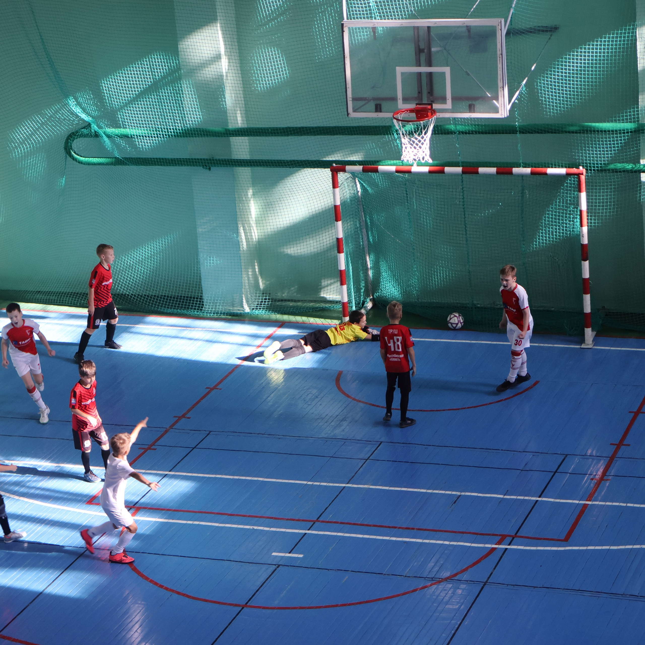 Футбол 12.10.2025. Фотограф АНАСТАСИЯ ПЛАТОВА