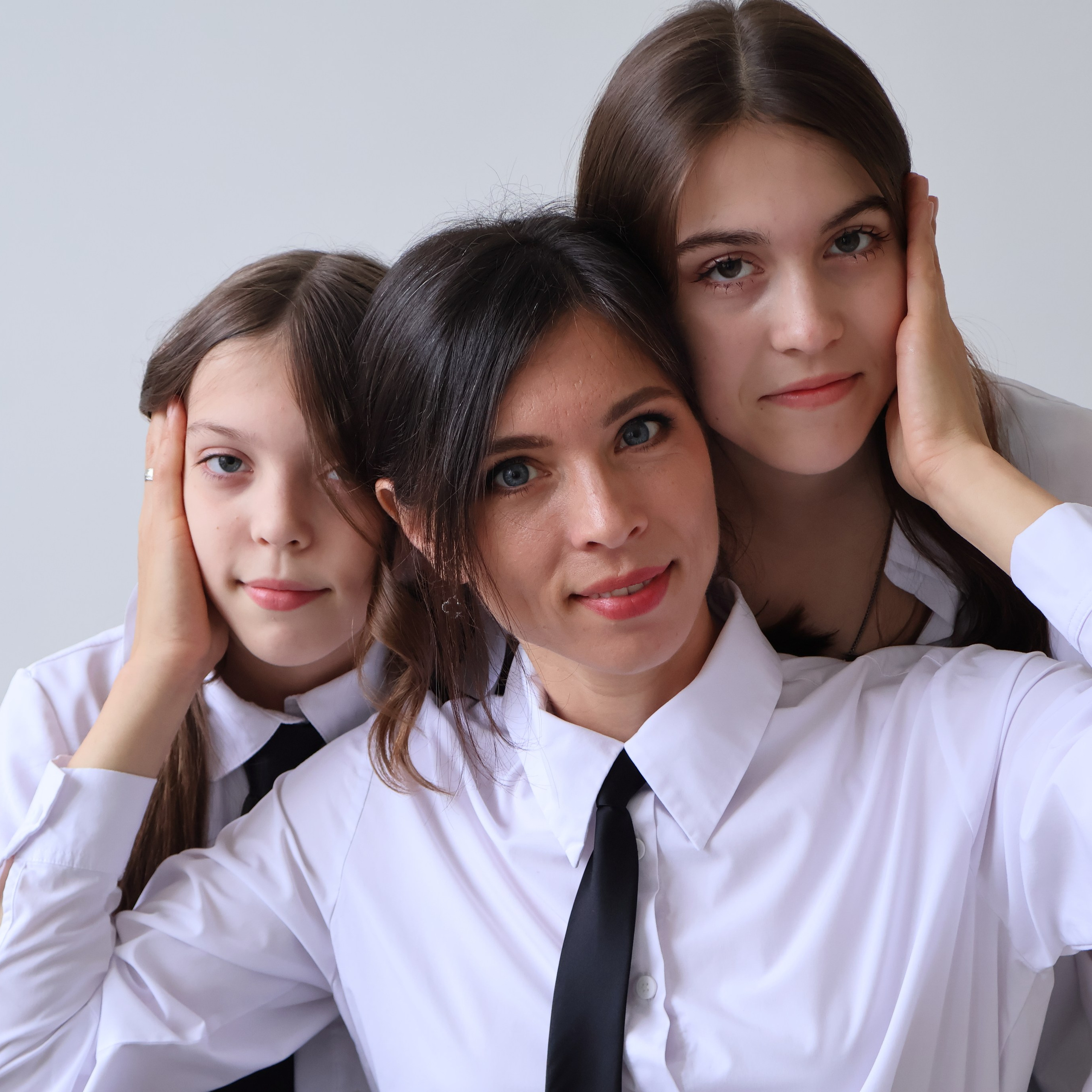 Мама и три дочки. Фотограф АНАСТАСИЯ ПЛАТОВА