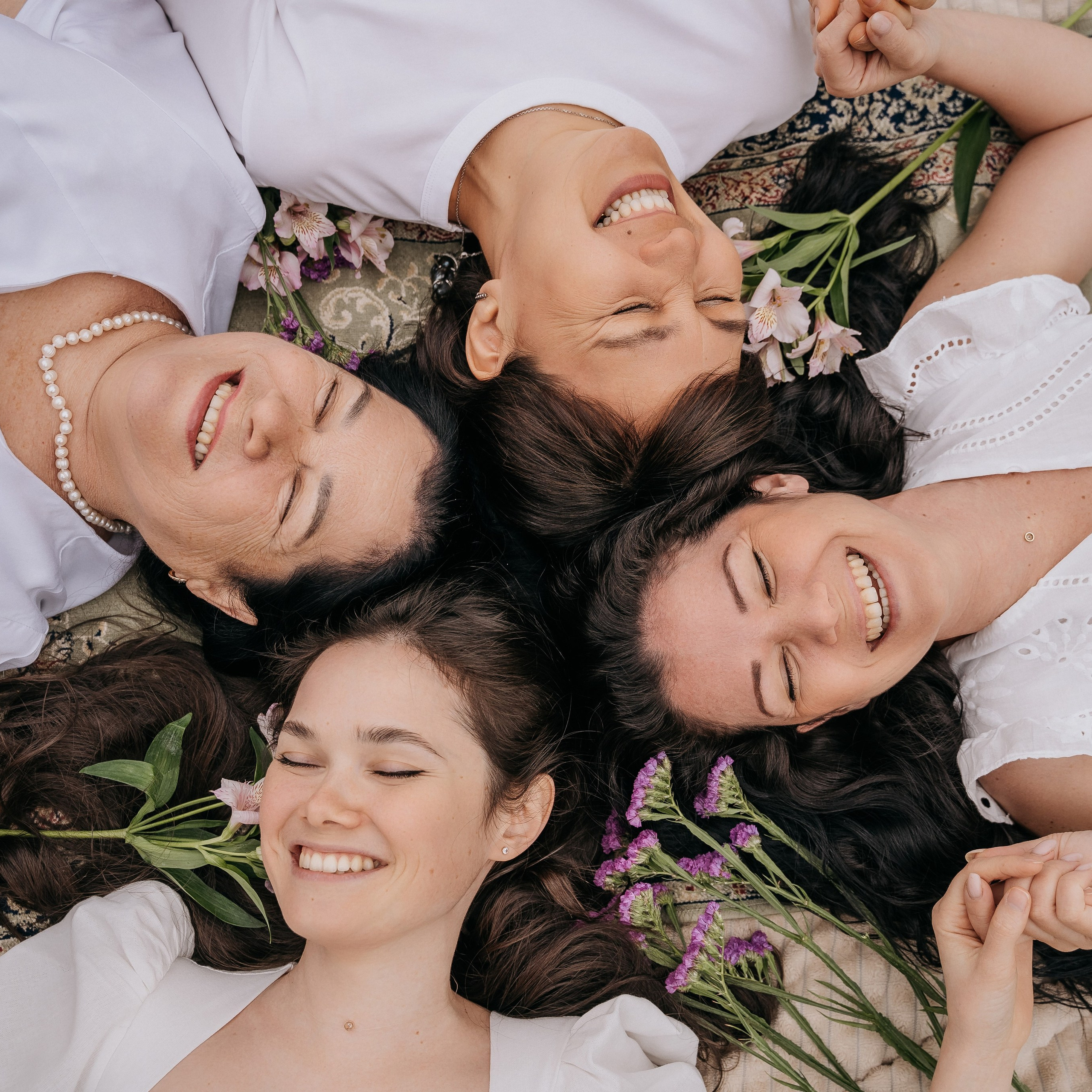 Две дочери две мамы две сестры