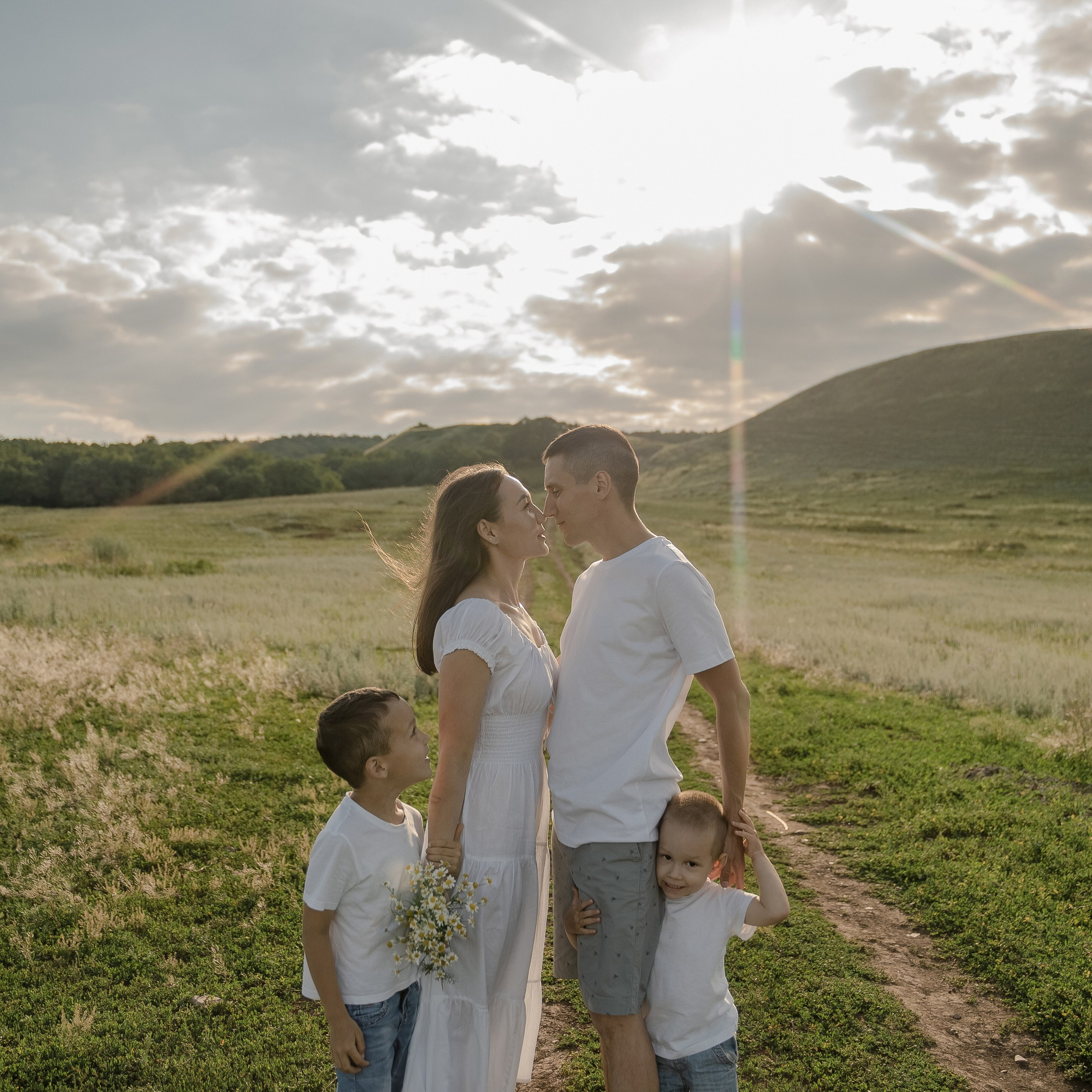 Юлия Антон Артём Егор