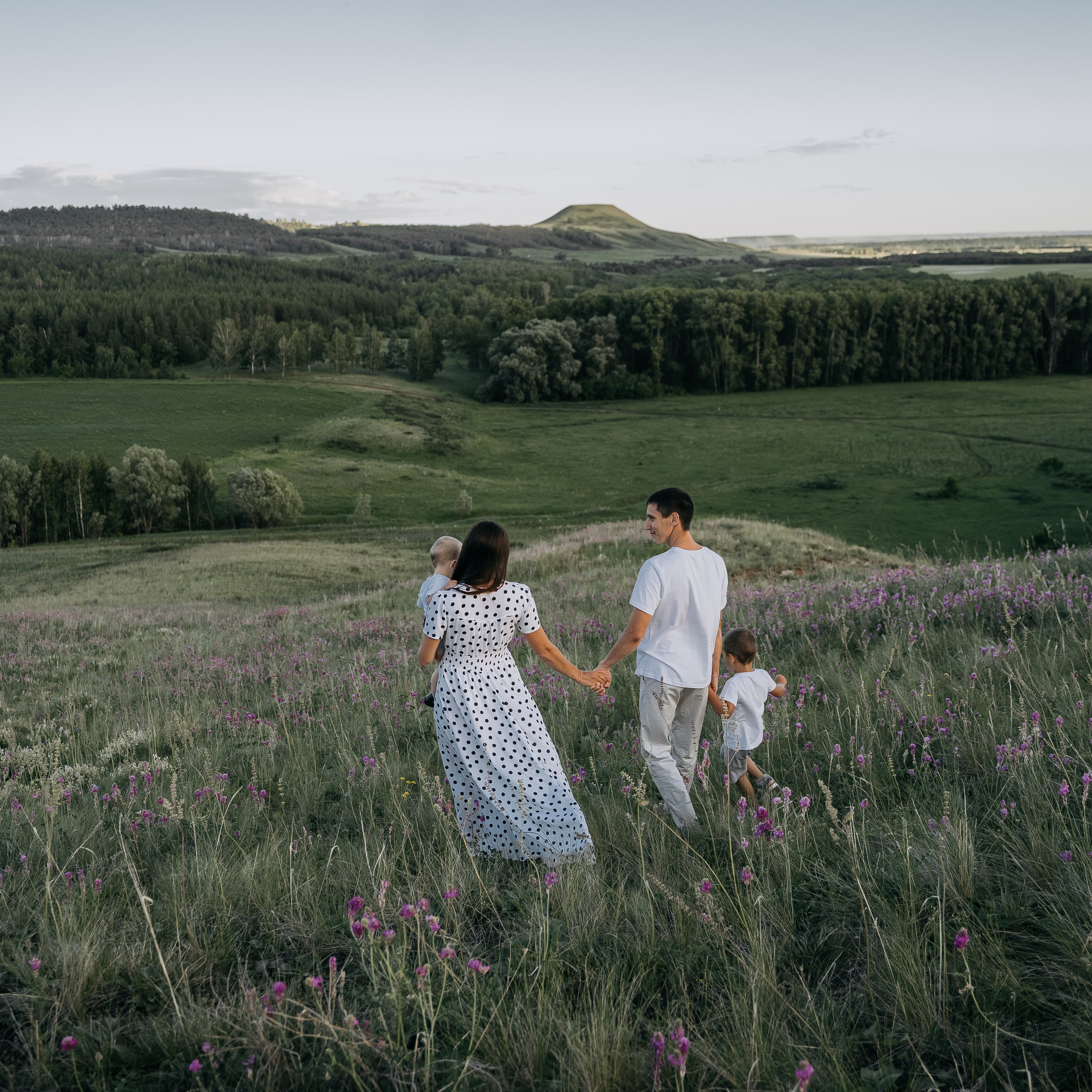 Юлия Антон Артём Егор