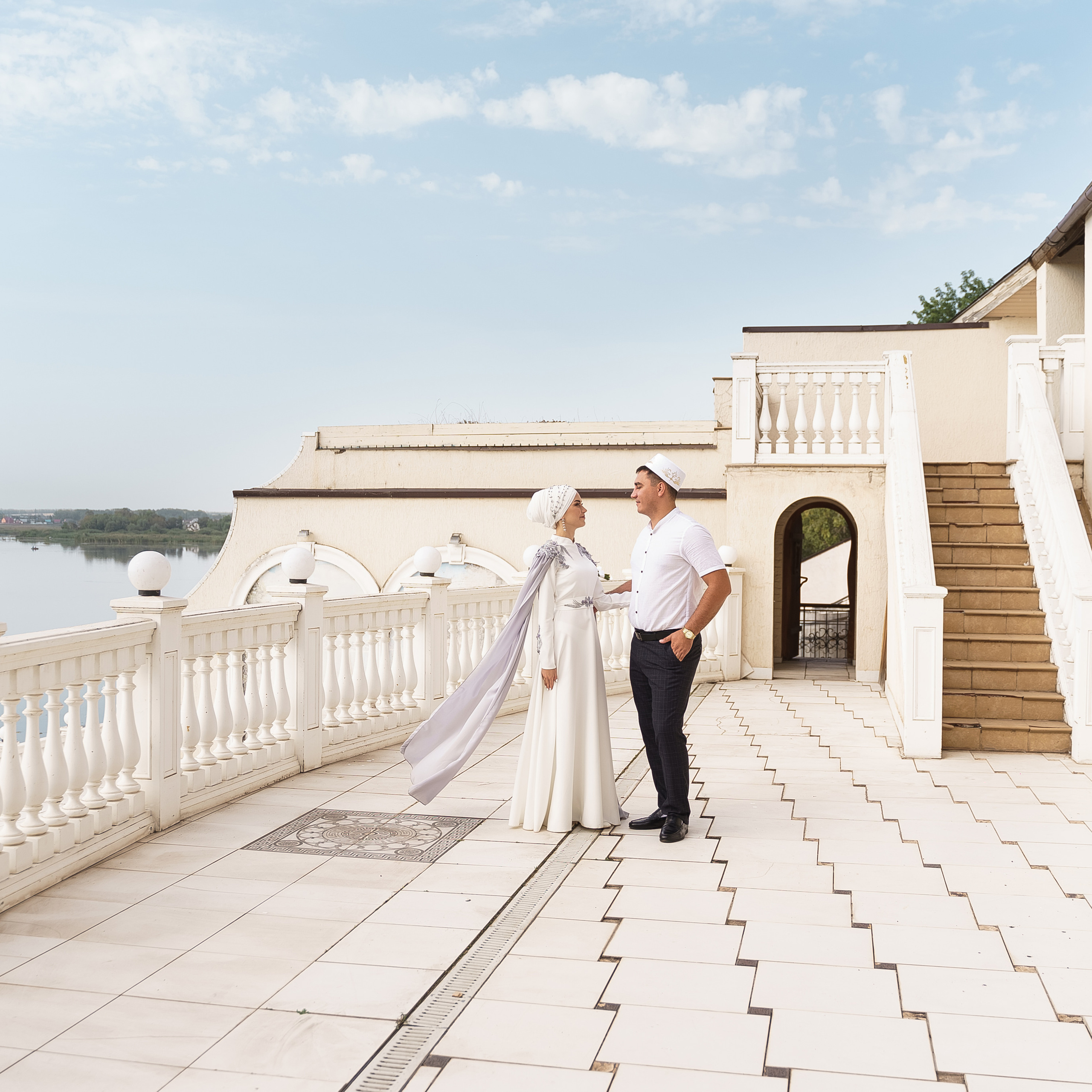 Венер и Линара, Соборная мечеть им. Хусаин-Бека