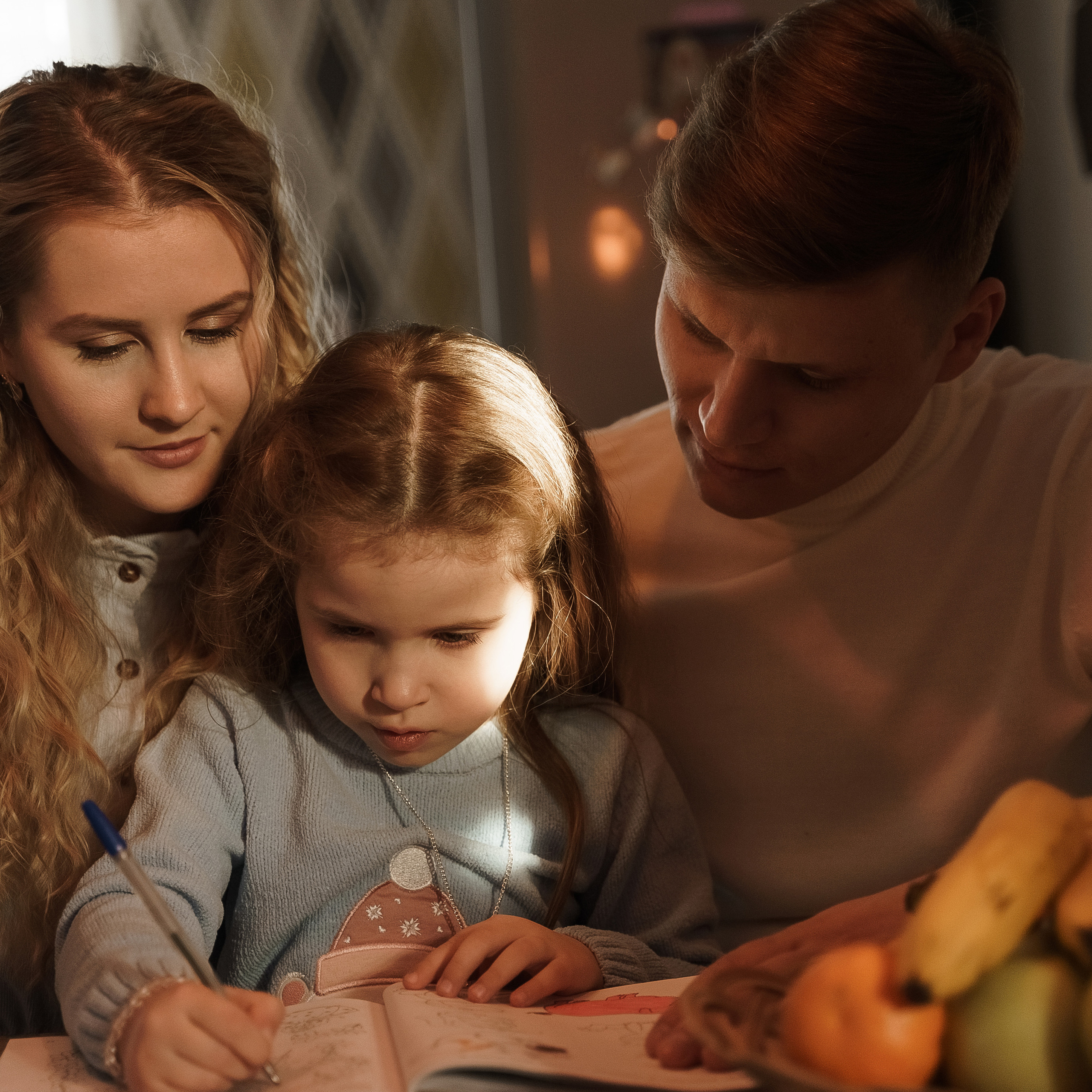 Алина, Алик и Малика — Новый год дома