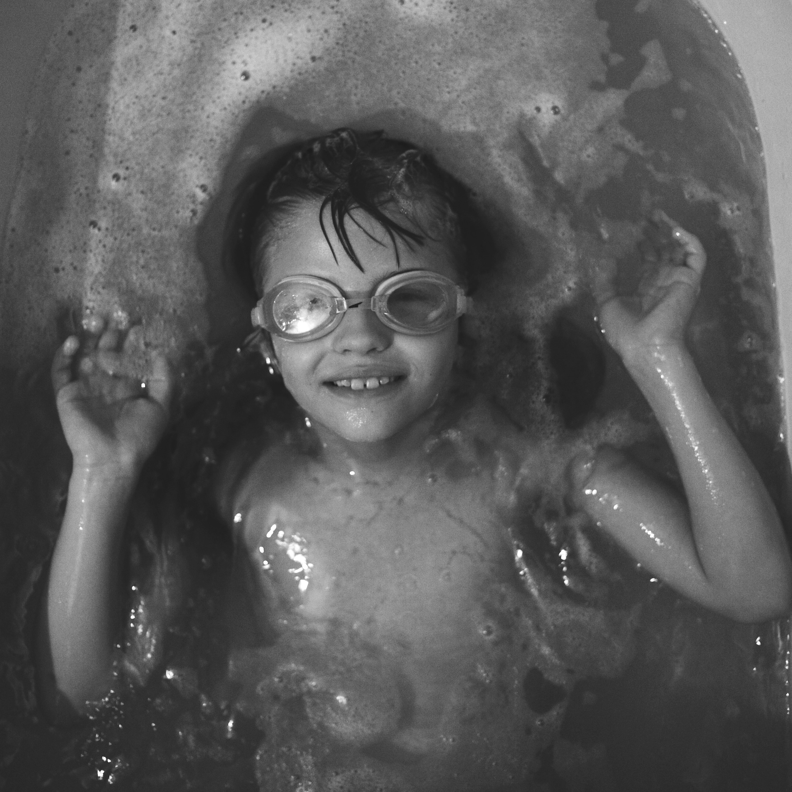 Фотовыставка к 1 июня 2025 «Мир детства». Детский и семейный фотограф в Павлодаре Оксана Солей. Школа моделей