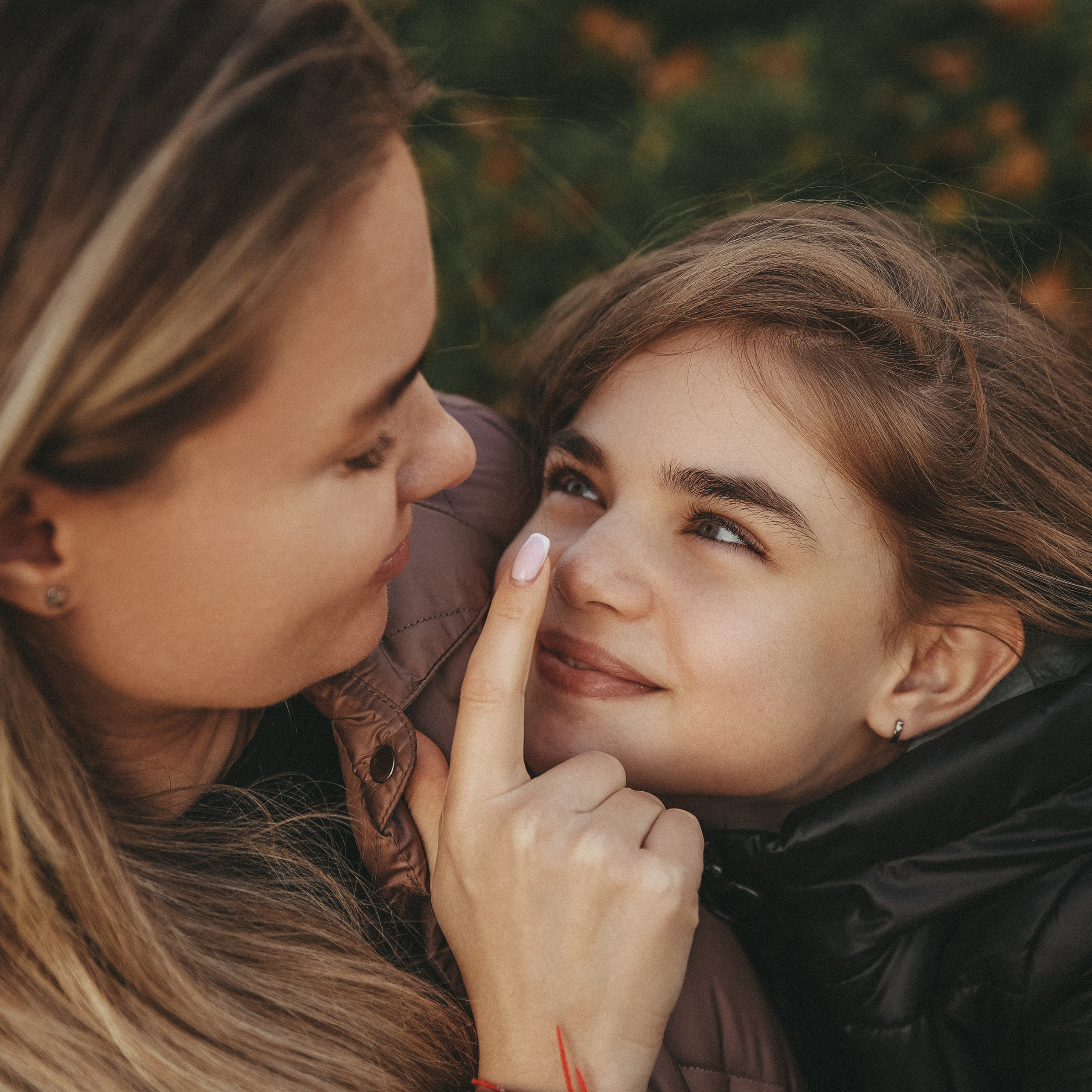 Маша и Лиза. Прогулка в городе