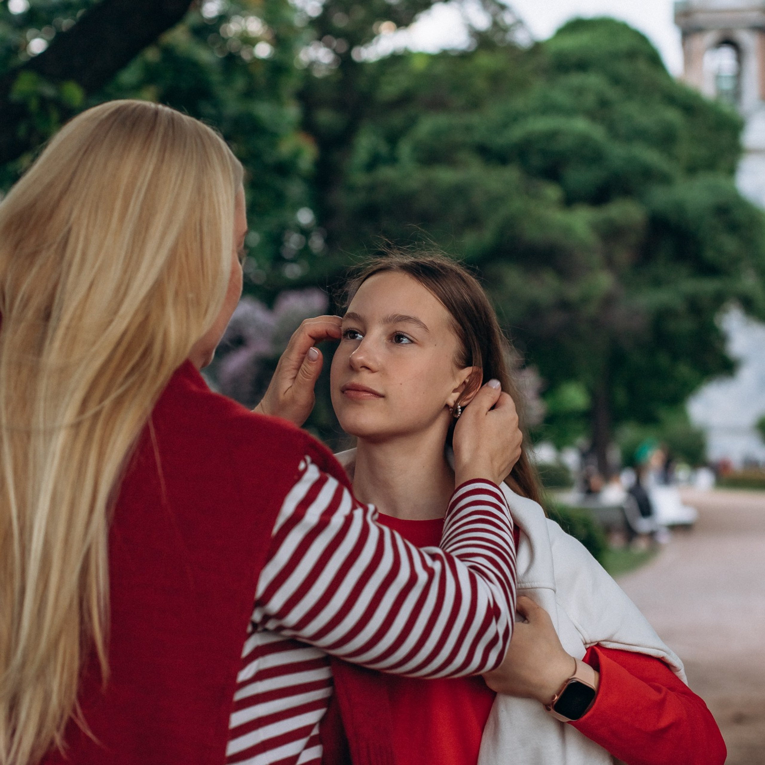 Полина и Алина в июне