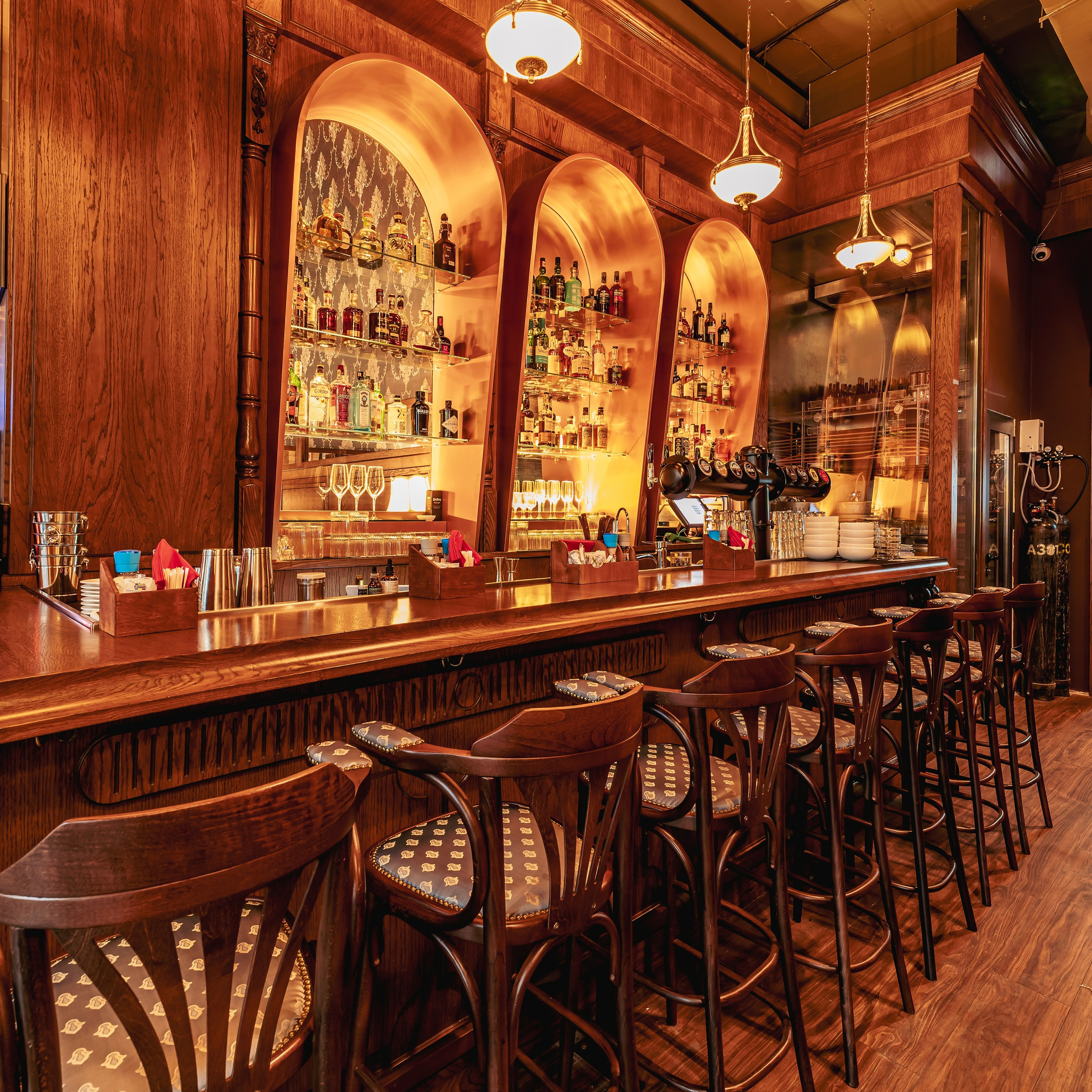 Алматы, Fuller's 4you — камерный паб в верхней части города, апрель 2025