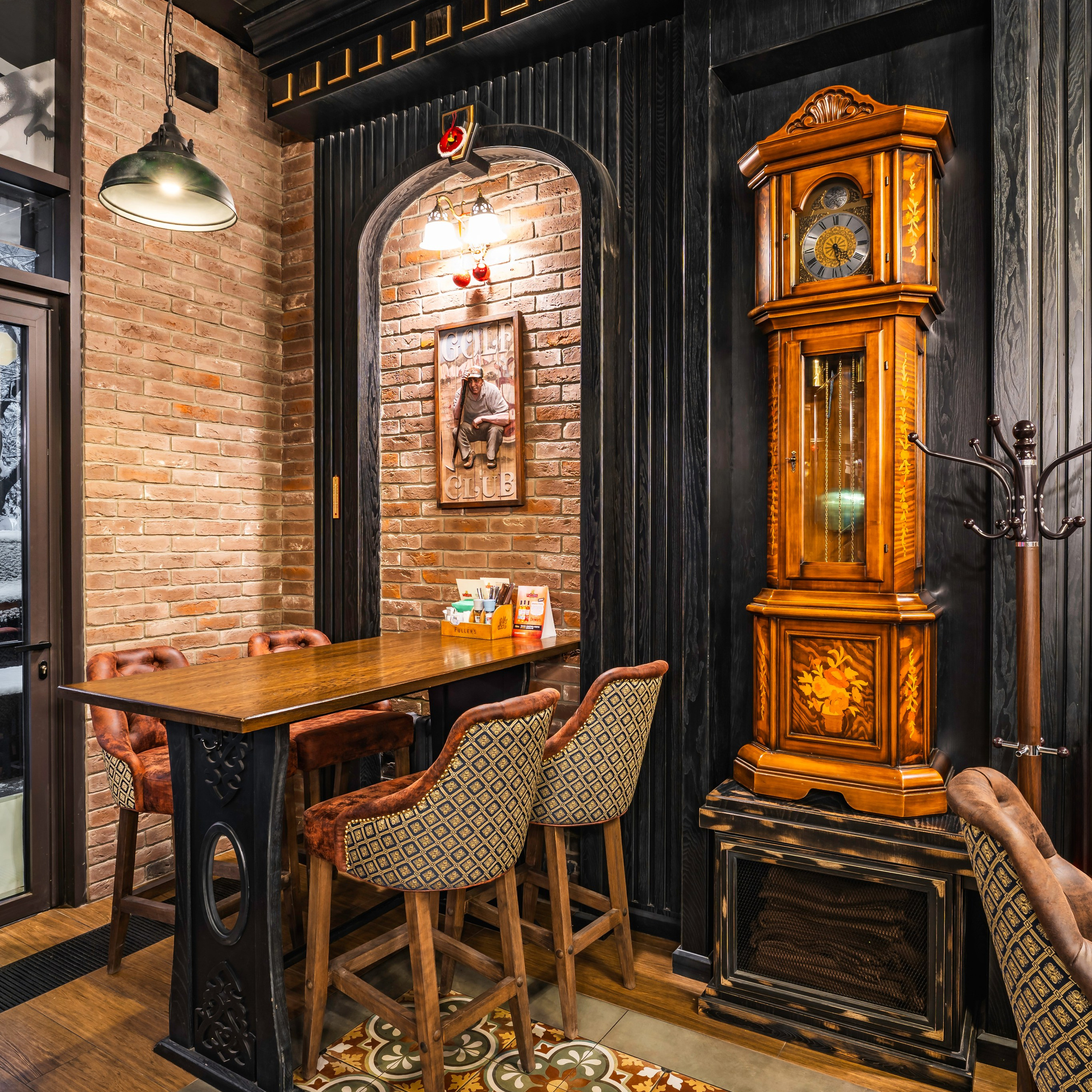 Алматы, Fuller's Izumrud — небольшой уютный паб в тихом районе, декабрь 2025