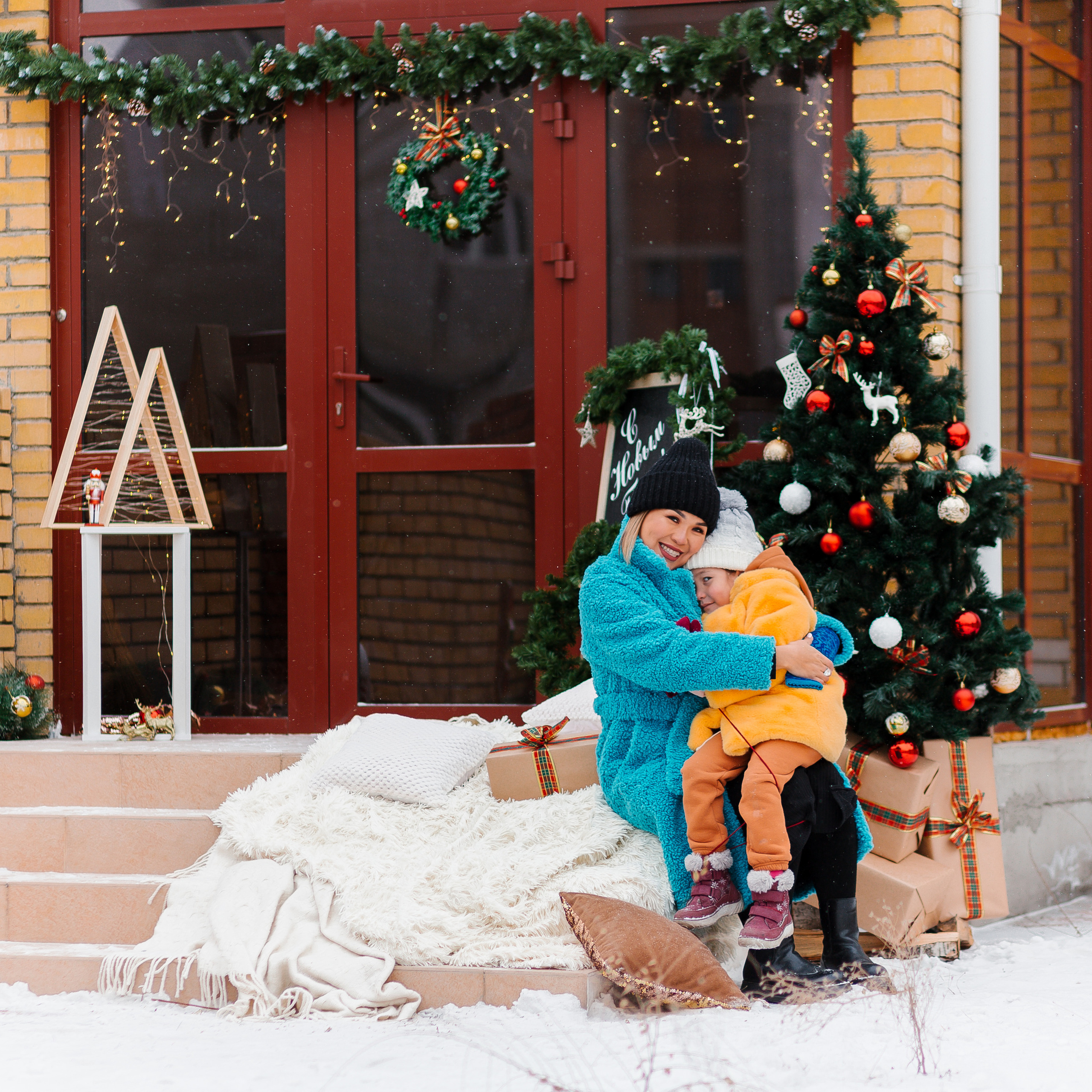 Аюна с дочкой