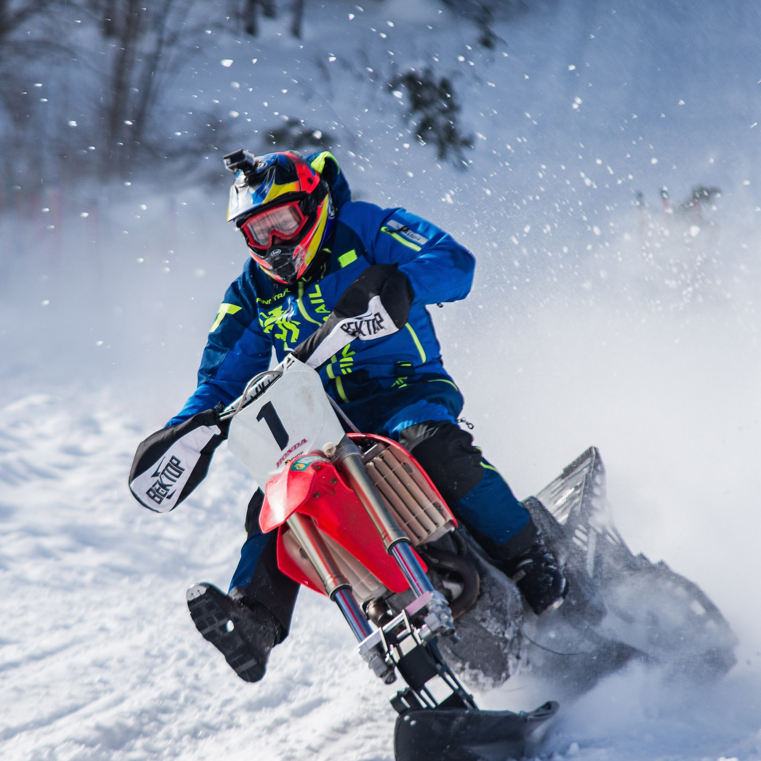 Чемпионат по кроссу на снегоходах