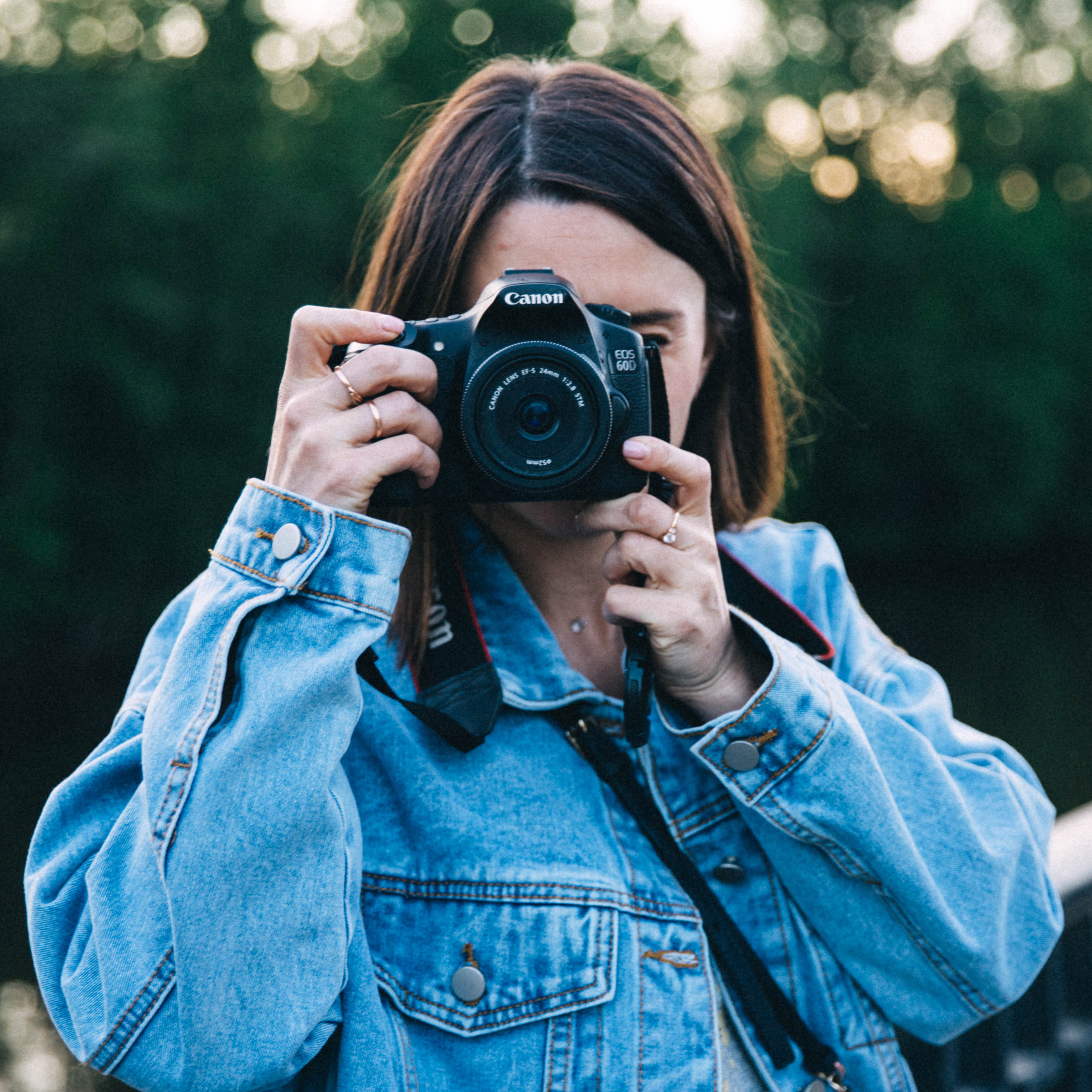 Саша в яблоне