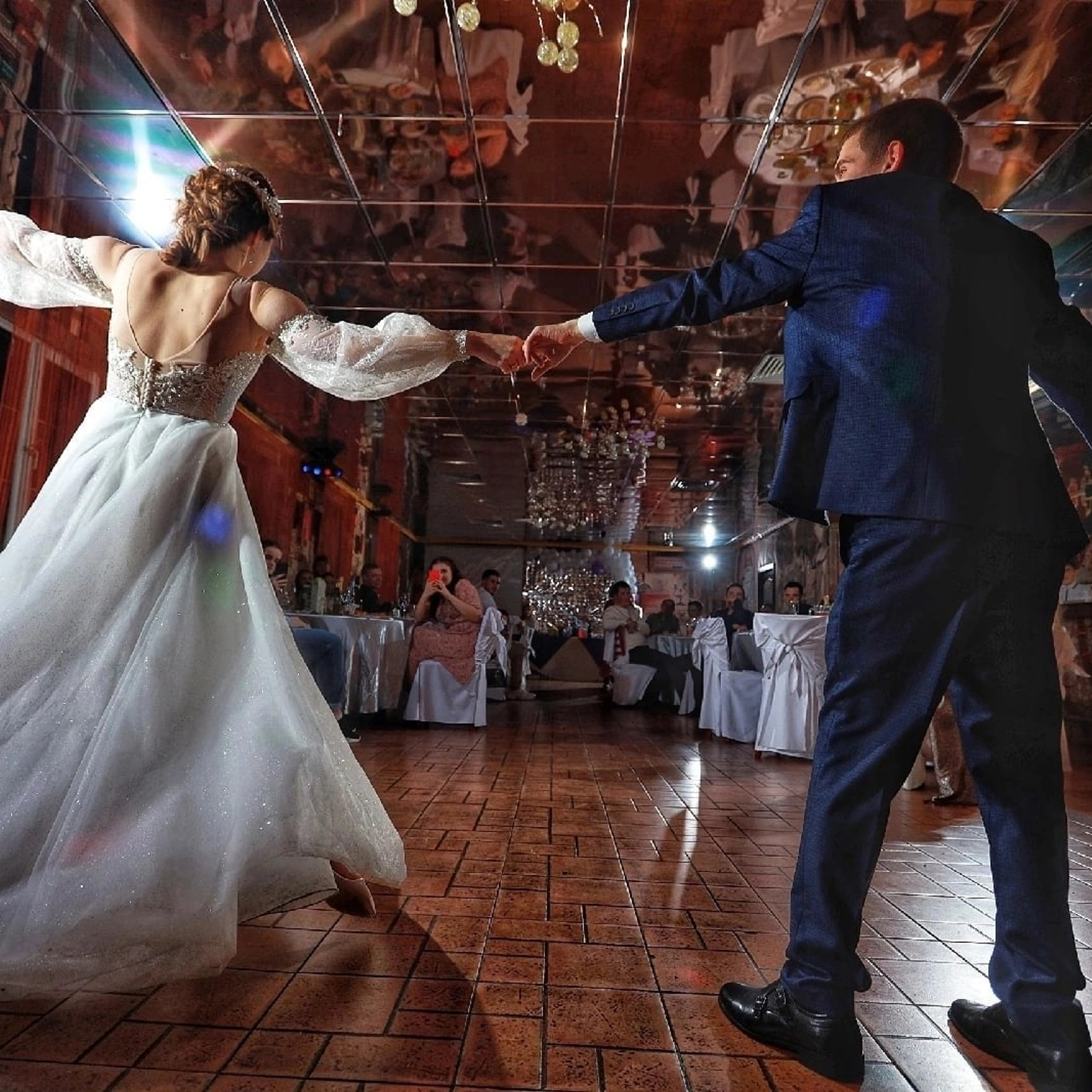 Свадебный портрет невесты. фотограф в Дубне Дмитрове — художественная фотография платья и букета