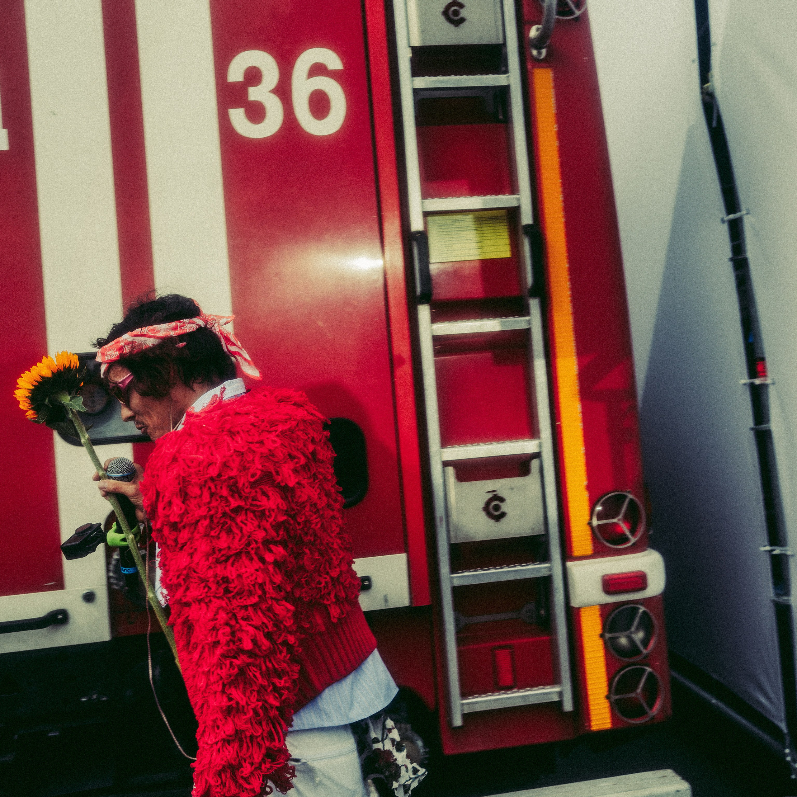 Антон тут рядом