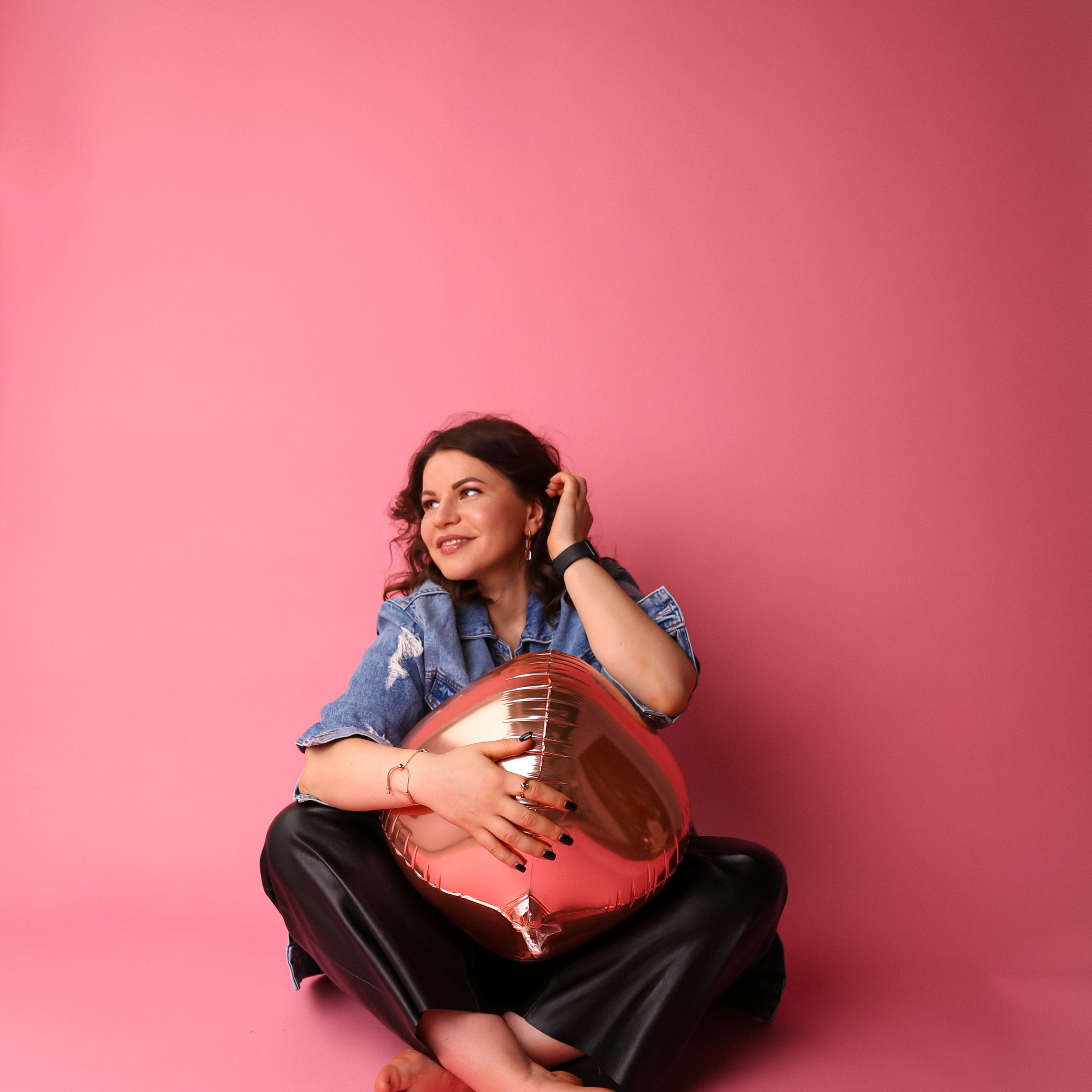 Съемка в студии на бумажном фоне