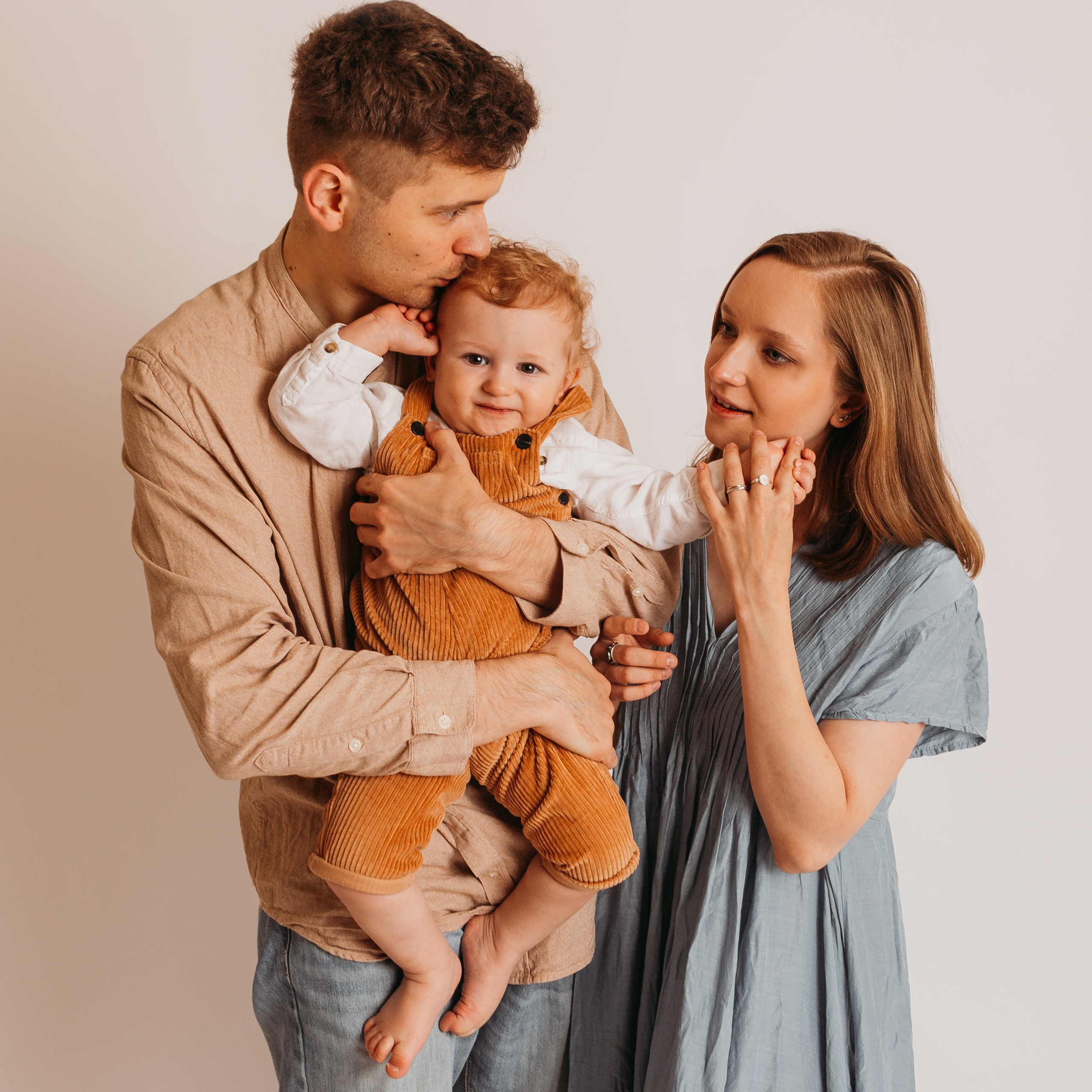 Семейная фотосессия в студии