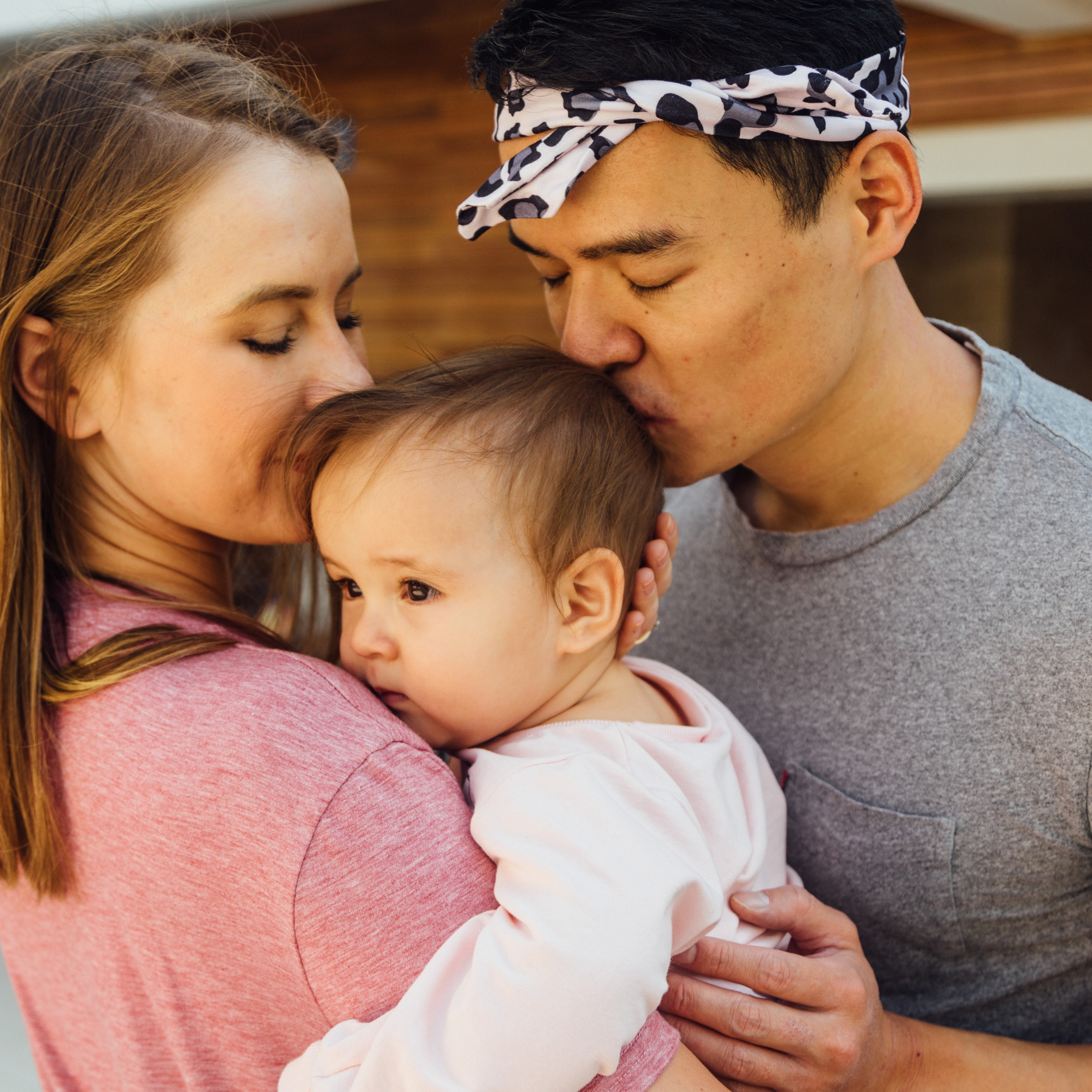 Маленькая Кира с родителями