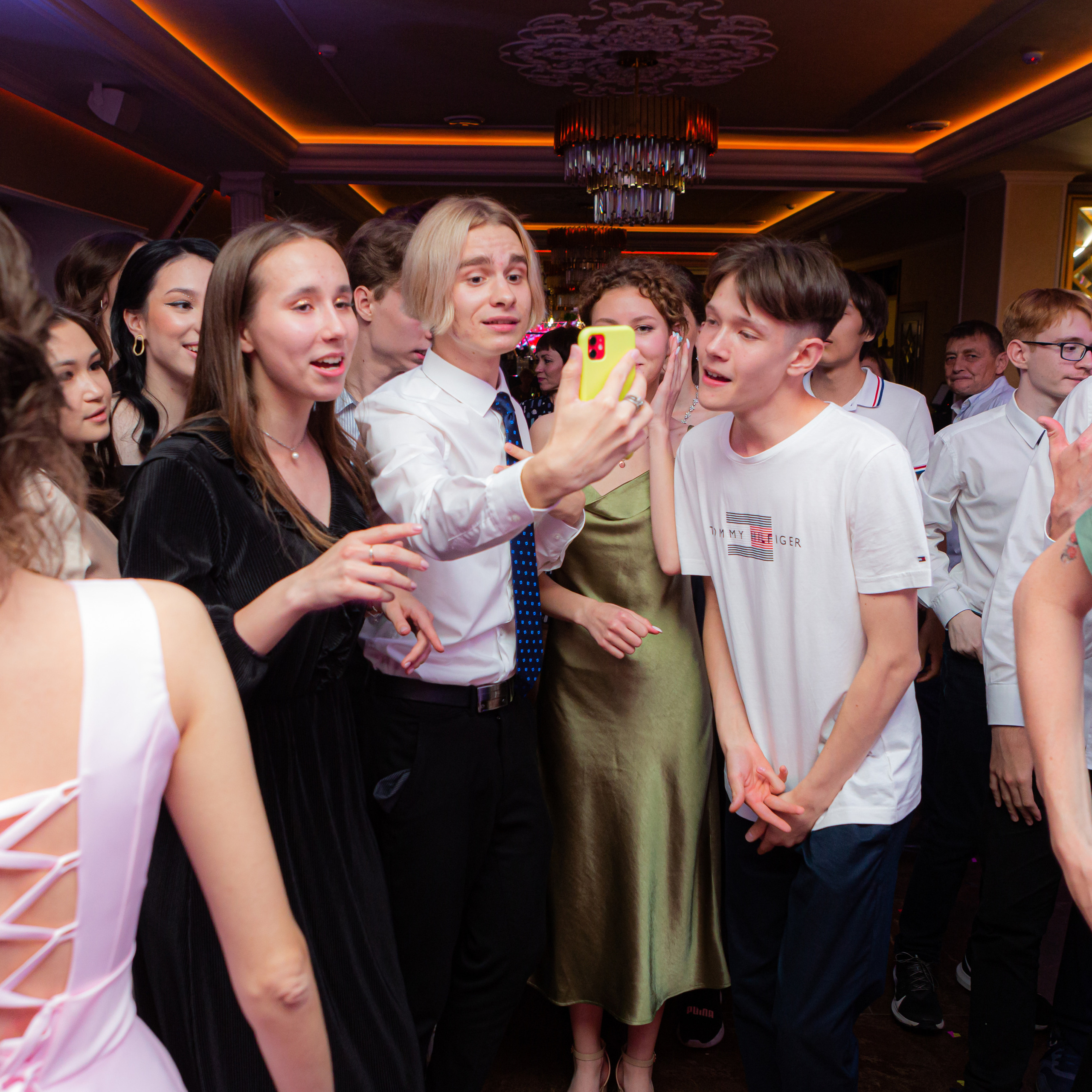 Выпускные Уфа. Фотограф Уфа. Фотограф на выпускной вечер. Ведущий на выпускной вечер. Организация и проведение выпускных в городе Уфа и за его пределами. Таблица расходов на проведение, последнего звонка, торжественной части и выпускного. Чек — лист на выпускной. Фотограф в детский сад.