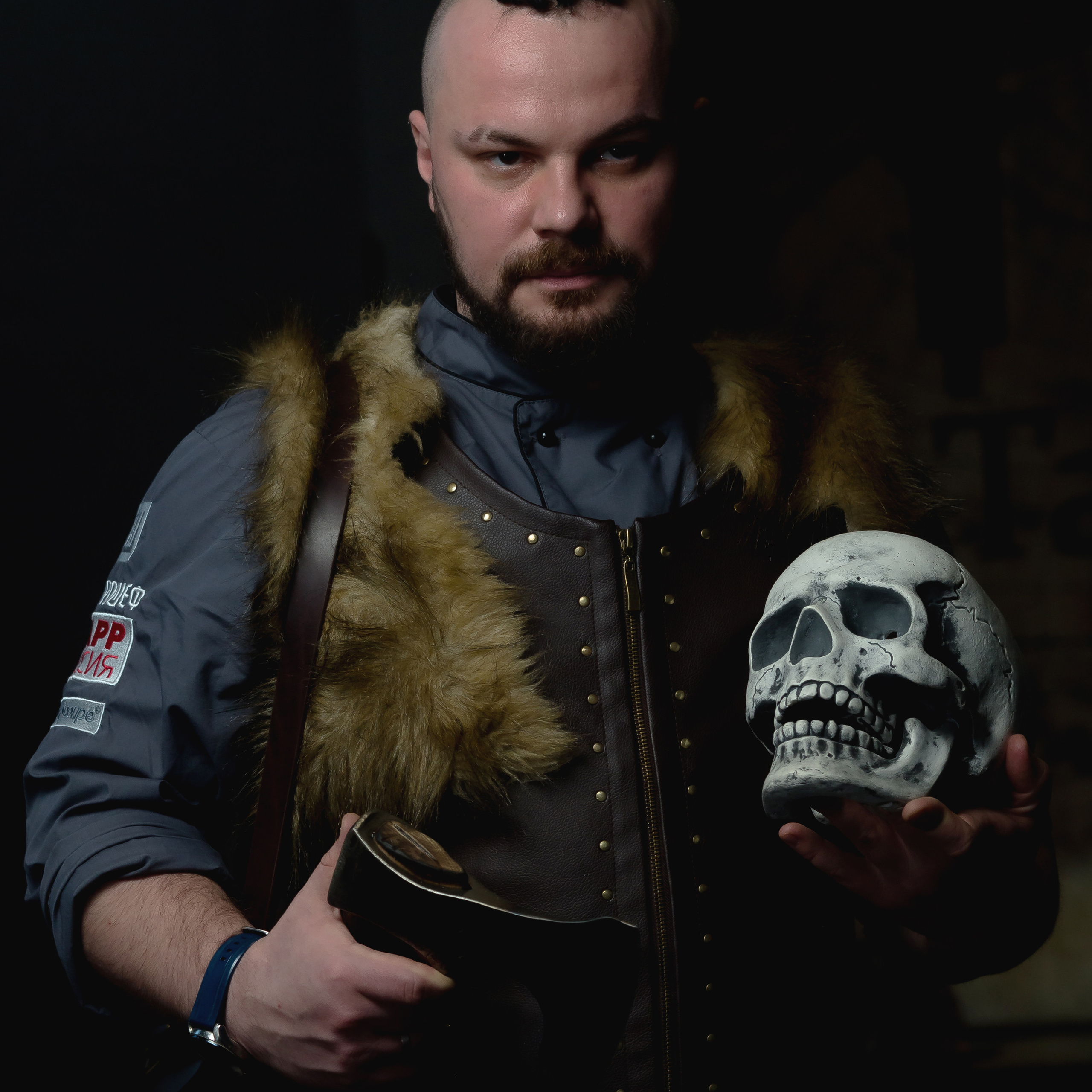 Шеф повар Юрий Тарасов Уфа, Человек держит топор и череп в городе Уфа, Ресторан Викинги Уфа, Фотограф Уфа, Фотосессия Уфа, Фотограф Алексей Муравьёв Уфа, Лавстори Уфа, Фото Уфа, Фотосет Уфа, Репортаж Уфа, Люди Уфа, Парочки Уфы, Модель Уфа, Модели Уфа, Девушки Уфа, Парни Уфа, Фотосьёмка Уфа, Свадебный фотограф Уфа, Свадьба Уфа, Пары Уфы, Знакомства Уфа