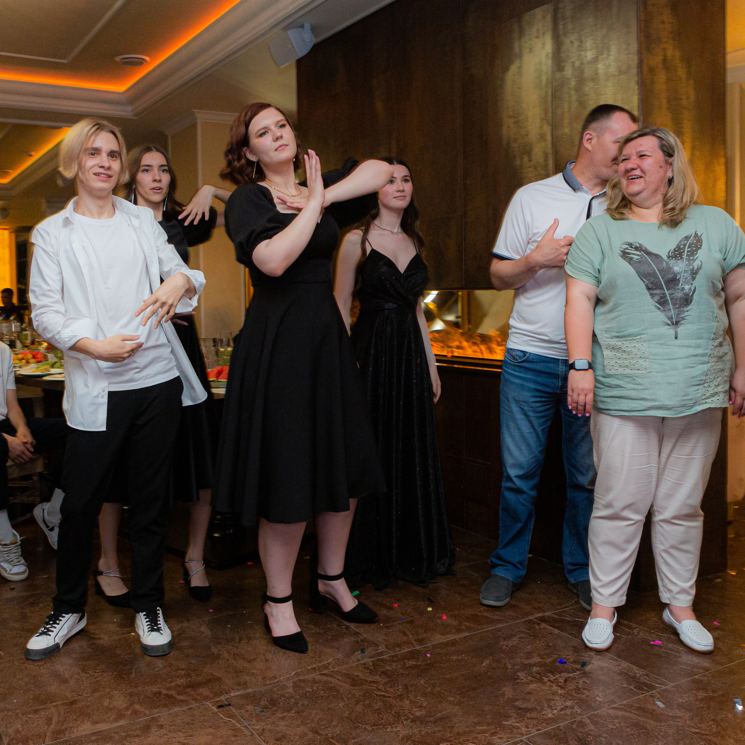 Выпускные Уфа. Фотограф Уфа. Фотограф на выпускной вечер. Ведущий на выпускной вечер. Организация и проведение выпускных в городе Уфа и за его пределами. Таблица расходов на проведение, последнего звонка, торжественной части и выпускного. Чек — лист на выпускной. Фотограф в детский сад.