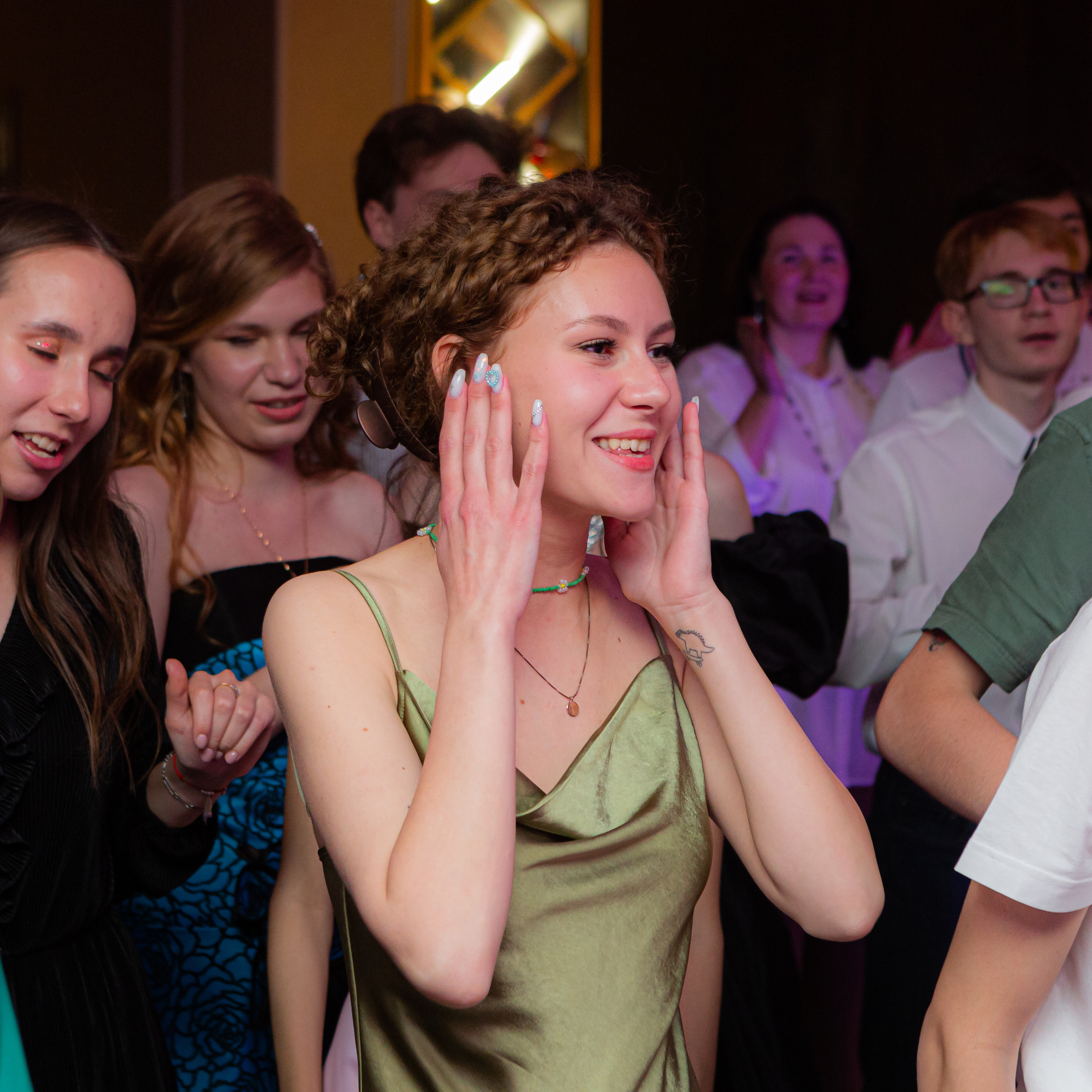 Выпускные Уфа. Фотограф Уфа. Фотограф на выпускной вечер. Ведущий на выпускной вечер. Организация и проведение выпускных в городе Уфа и за его пределами. Таблица расходов на проведение, последнего звонка, торжественной части и выпускного. Чек — лист на выпускной. Фотограф в детский сад.