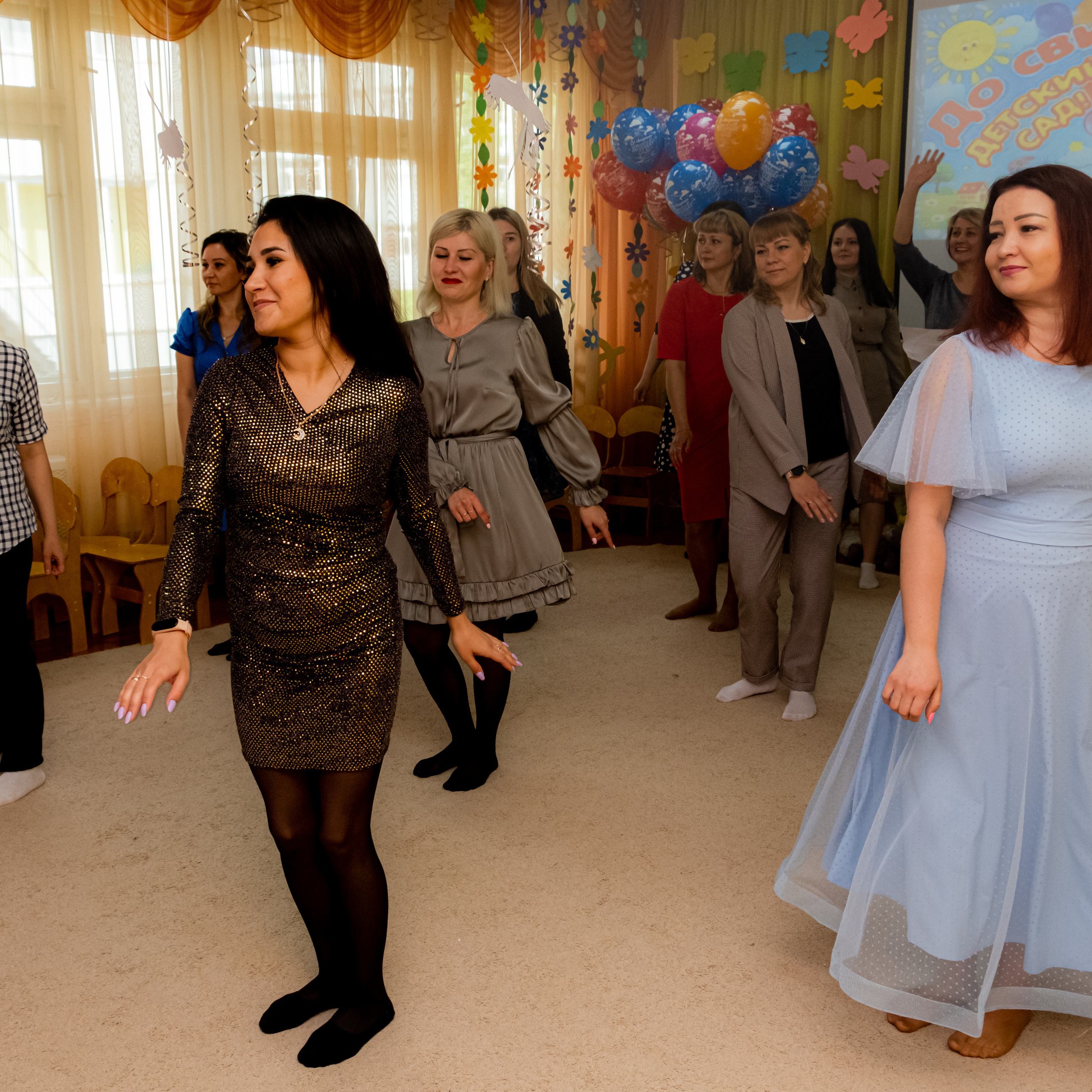 Выпускные Уфа. Фотограф Уфа. Фотограф на выпускной вечер. Ведущий на выпускной вечер. Организация и проведение выпускных в городе Уфа и за его пределами. Таблица расходов на проведение, последнего звонка, торжественной части и выпускного. Чек — лист на выпускной. Фотограф в детский сад.