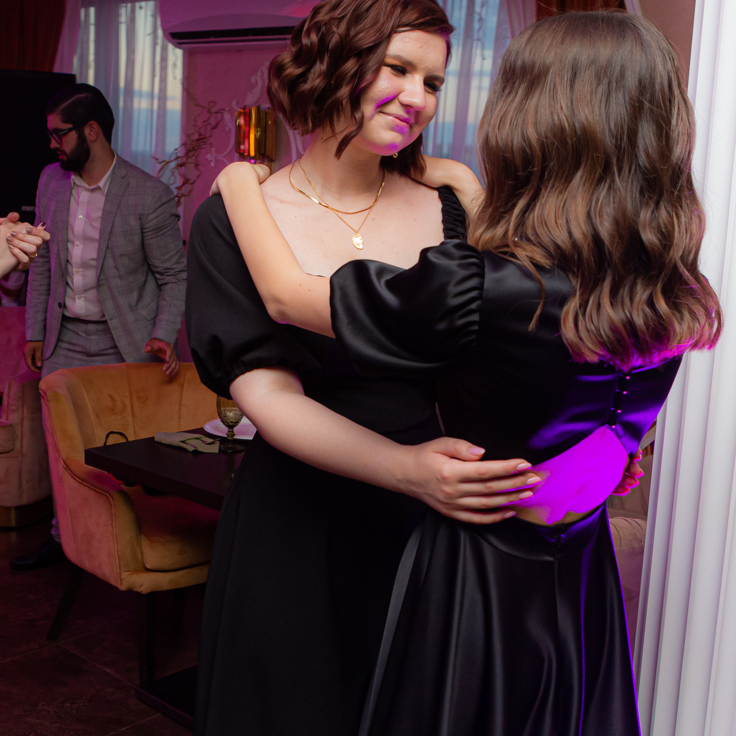 Выпускные Уфа. Фотограф Уфа. Фотограф на выпускной вечер. Ведущий на выпускной вечер. Организация и проведение выпускных в городе Уфа и за его пределами. Таблица расходов на проведение, последнего звонка, торжественной части и выпускного. Чек — лист на выпускной. Фотограф в детский сад.