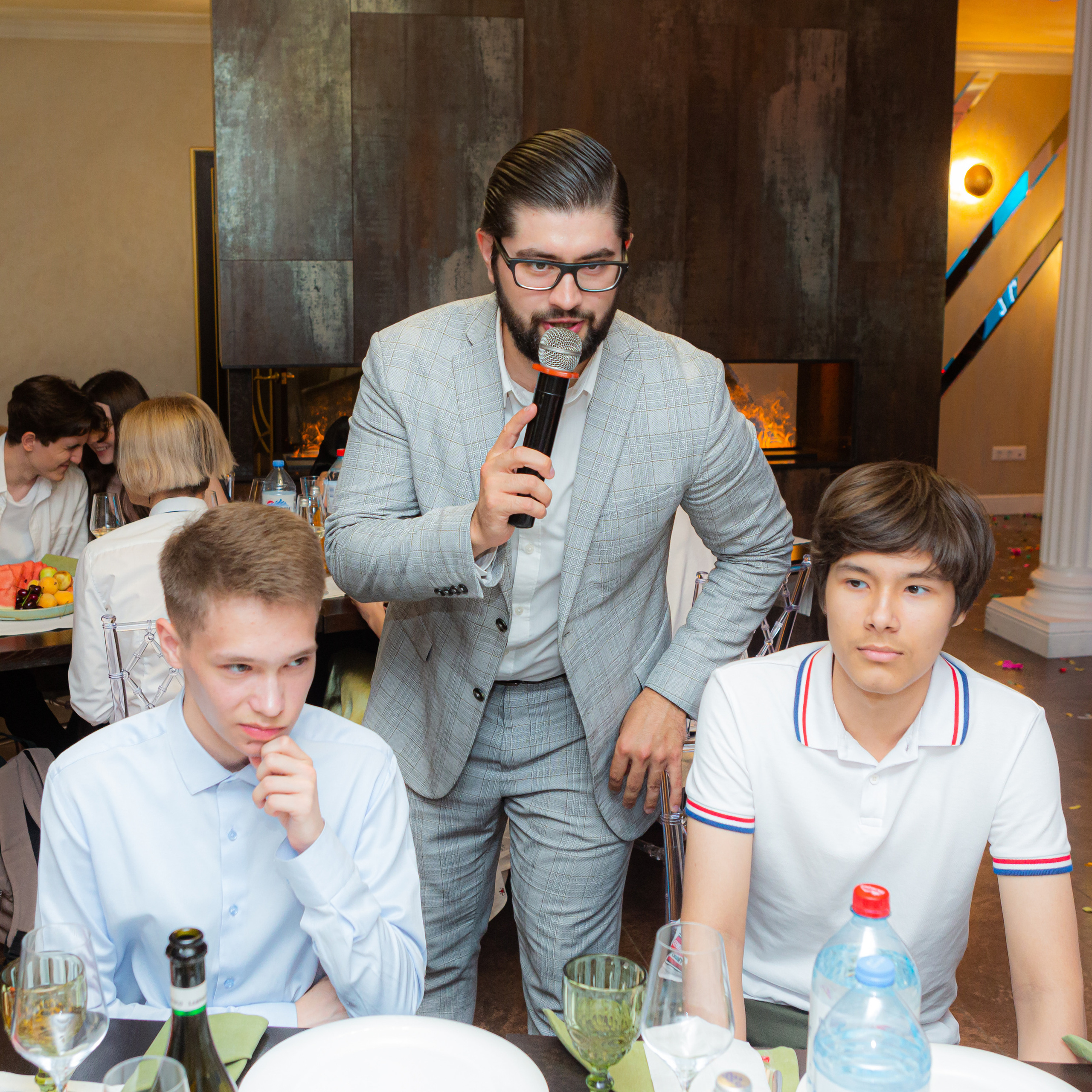 Выпускные Уфа. Фотограф Уфа. Фотограф на выпускной вечер. Ведущий на выпускной вечер. Организация и проведение выпускных в городе Уфа и за его пределами. Таблица расходов на проведение, последнего звонка, торжественной части и выпускного. Чек — лист на выпускной. Фотограф в детский сад.