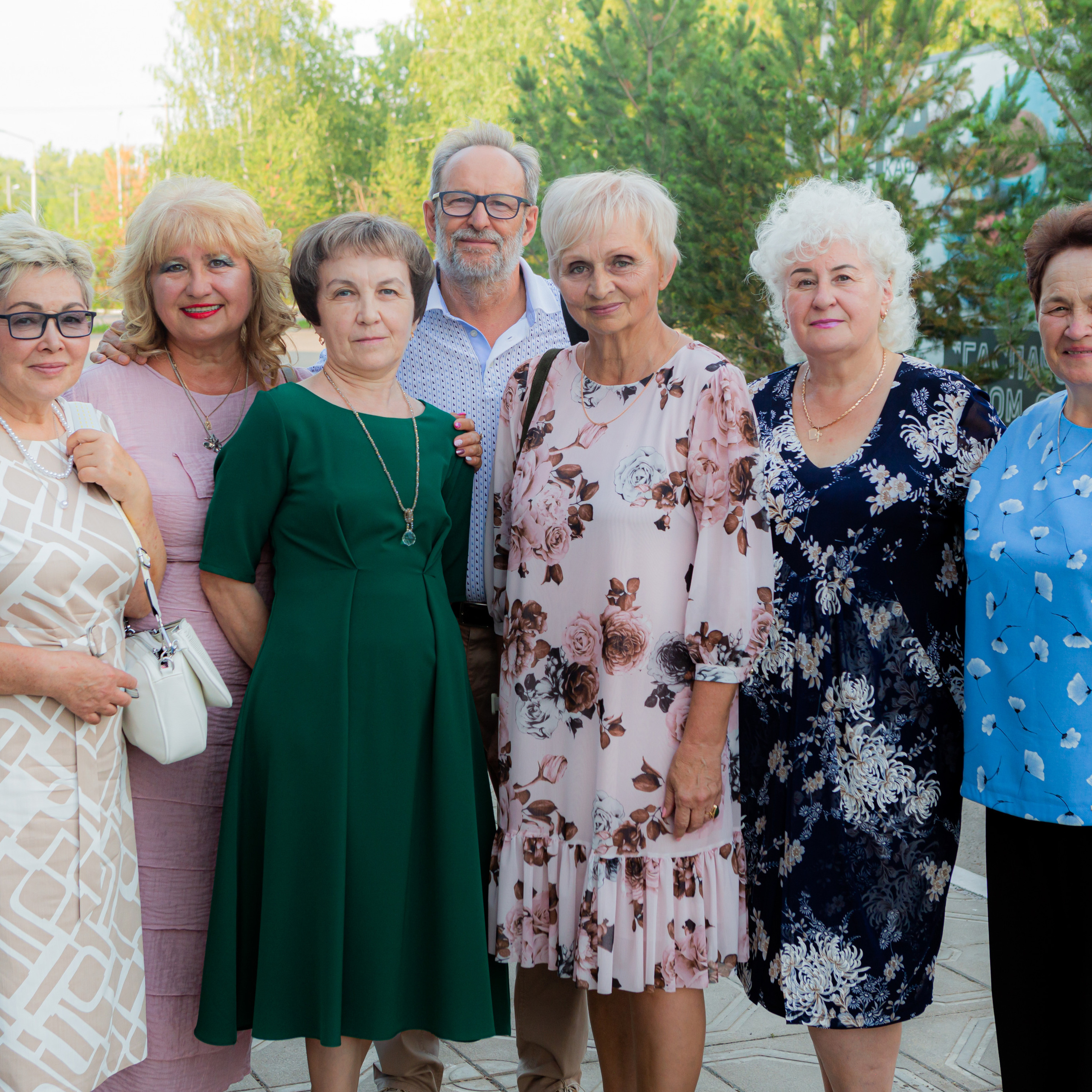 Выпускные Уфа. Фотограф Уфа. Фотограф на выпускной вечер. Ведущий на выпускной вечер. Организация и проведение выпускных в городе Уфа и за его пределами. Таблица расходов на проведение, последнего звонка, торжественной части и выпускного. Чек — лист на выпускной. Фотограф в детский сад.