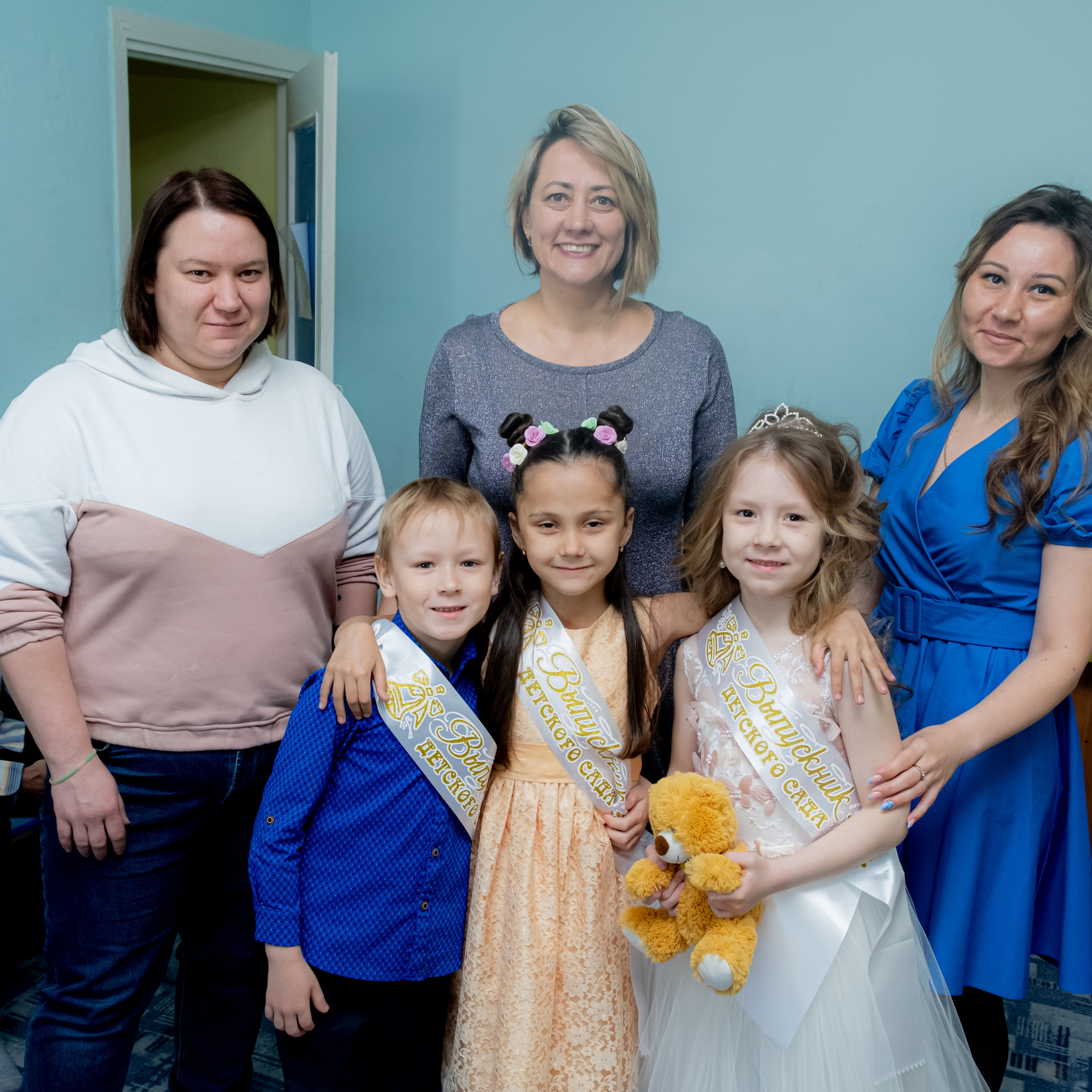 Выпускные Уфа. Фотограф Уфа. Фотограф на выпускной вечер. Ведущий на выпускной вечер. Организация и проведение выпускных в городе Уфа и за его пределами. Таблица расходов на проведение, последнего звонка, торжественной части и выпускного. Чек — лист на выпускной. Фотограф в детский сад.