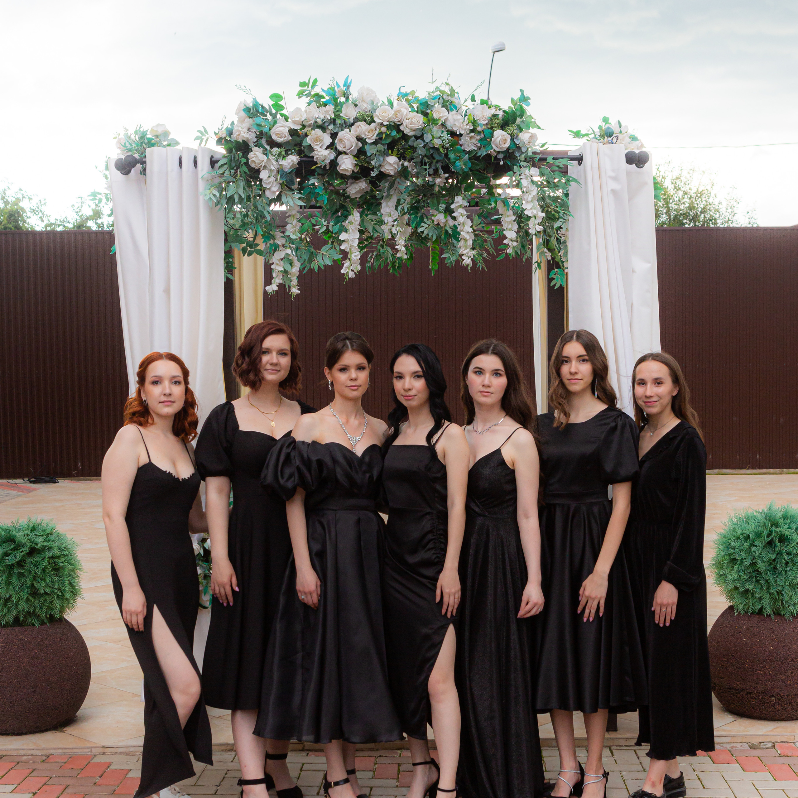 Выпускные Уфа. Фотограф Уфа. Фотограф на выпускной вечер. Ведущий на выпускной вечер. Организация и проведение выпускных в городе Уфа и за его пределами. Таблица расходов на проведение, последнего звонка, торжественной части и выпускного. Чек — лист на выпускной. Фотограф в детский сад.