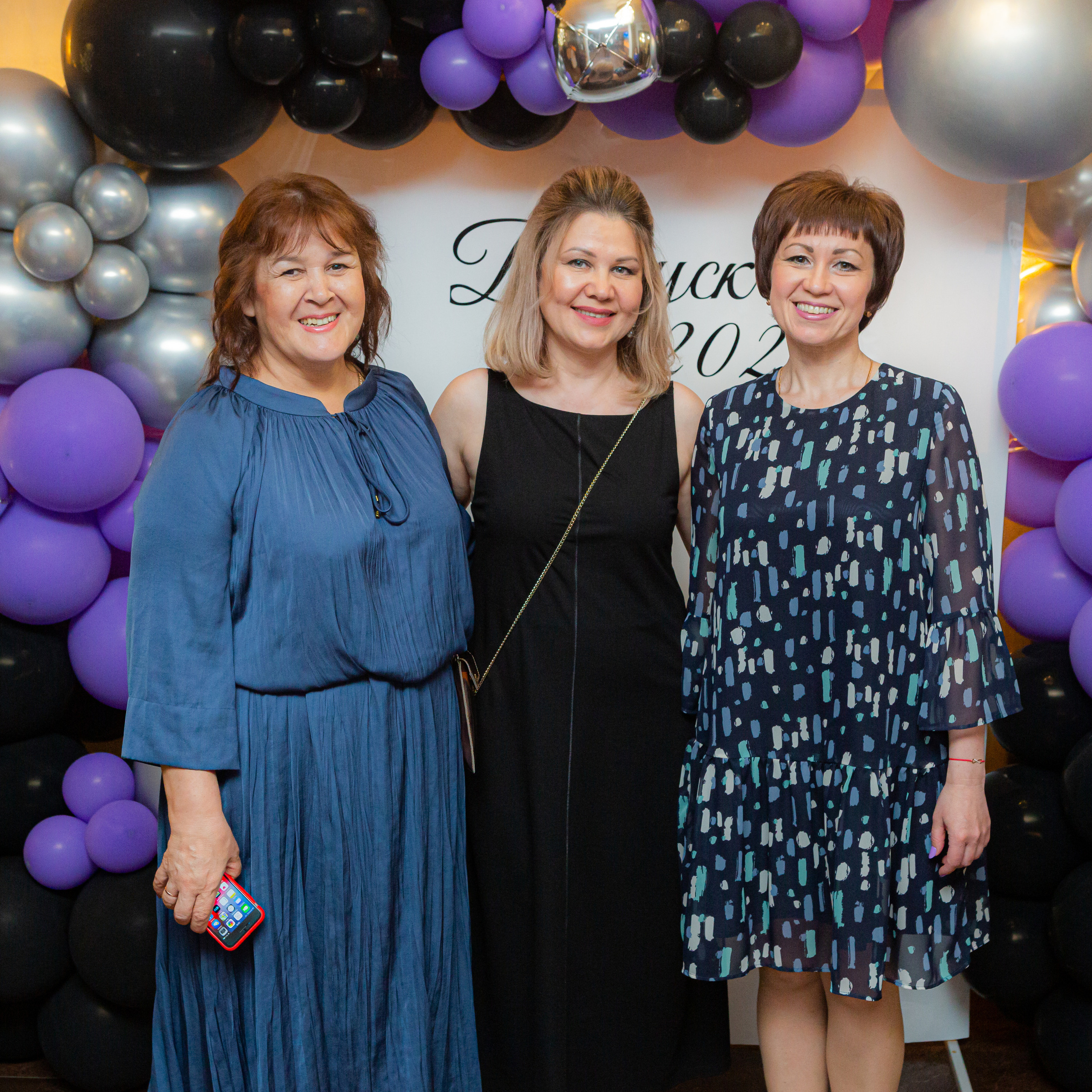 Выпускные Уфа. Фотограф Уфа. Фотограф на выпускной вечер. Ведущий на выпускной вечер. Организация и проведение выпускных в городе Уфа и за его пределами. Таблица расходов на проведение, последнего звонка, торжественной части и выпускного. Чек — лист на выпускной. Фотограф в детский сад.