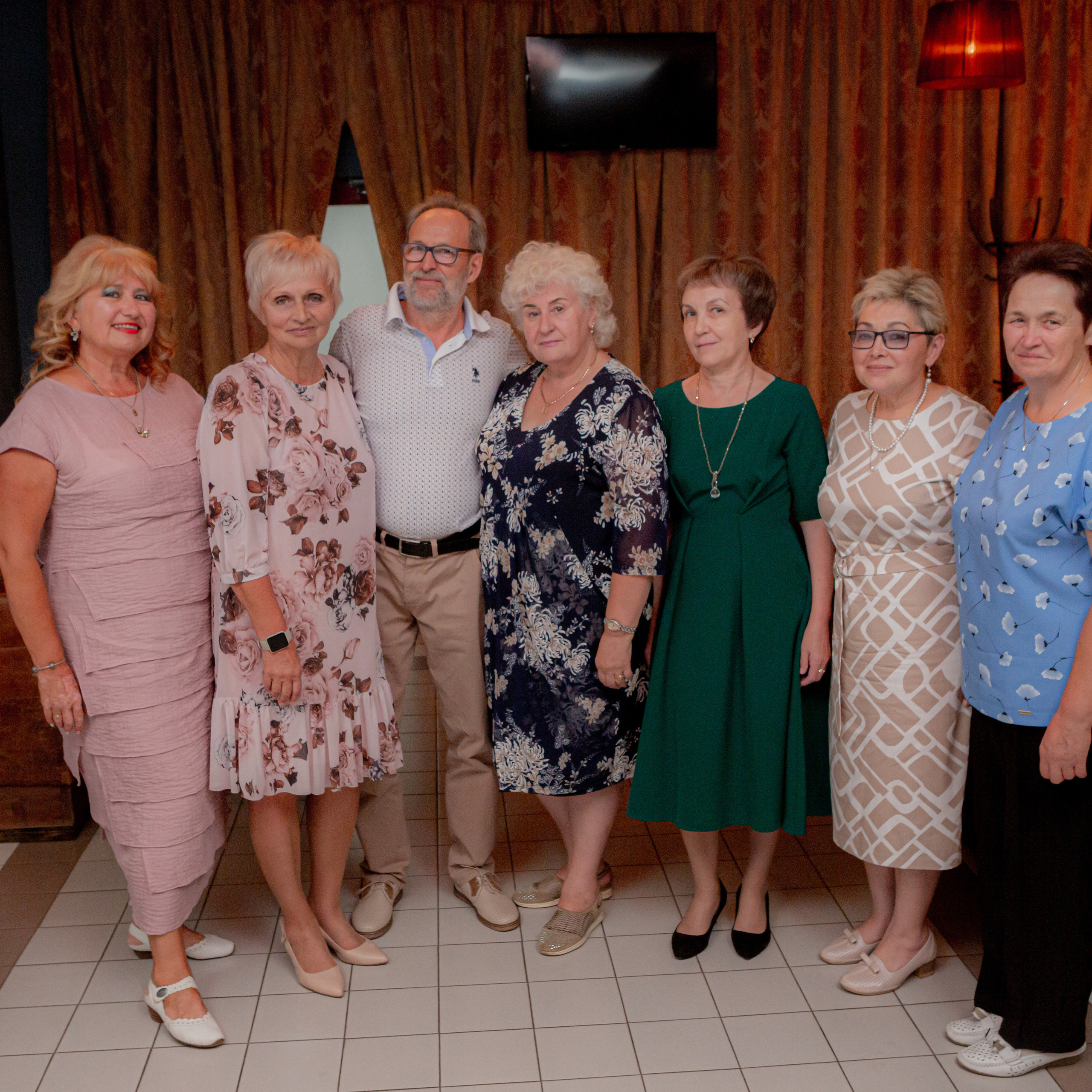 Выпускные Уфа. Фотограф Уфа. Фотограф на выпускной вечер. Ведущий на выпускной вечер. Организация и проведение выпускных в городе Уфа и за его пределами. Таблица расходов на проведение, последнего звонка, торжественной части и выпускного. Чек — лист на выпускной. Фотограф в детский сад.