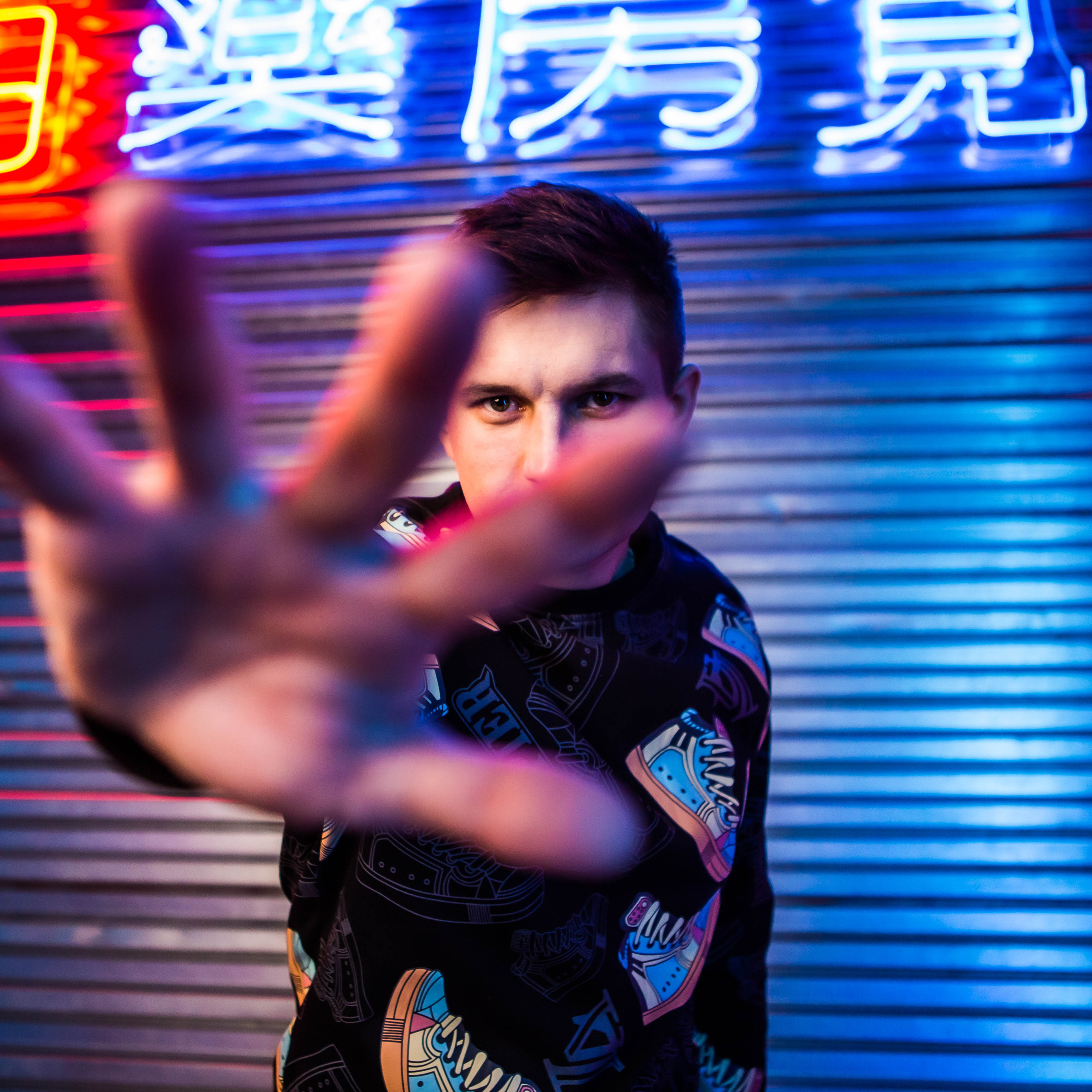 VLAD LIS | SINGER NEON