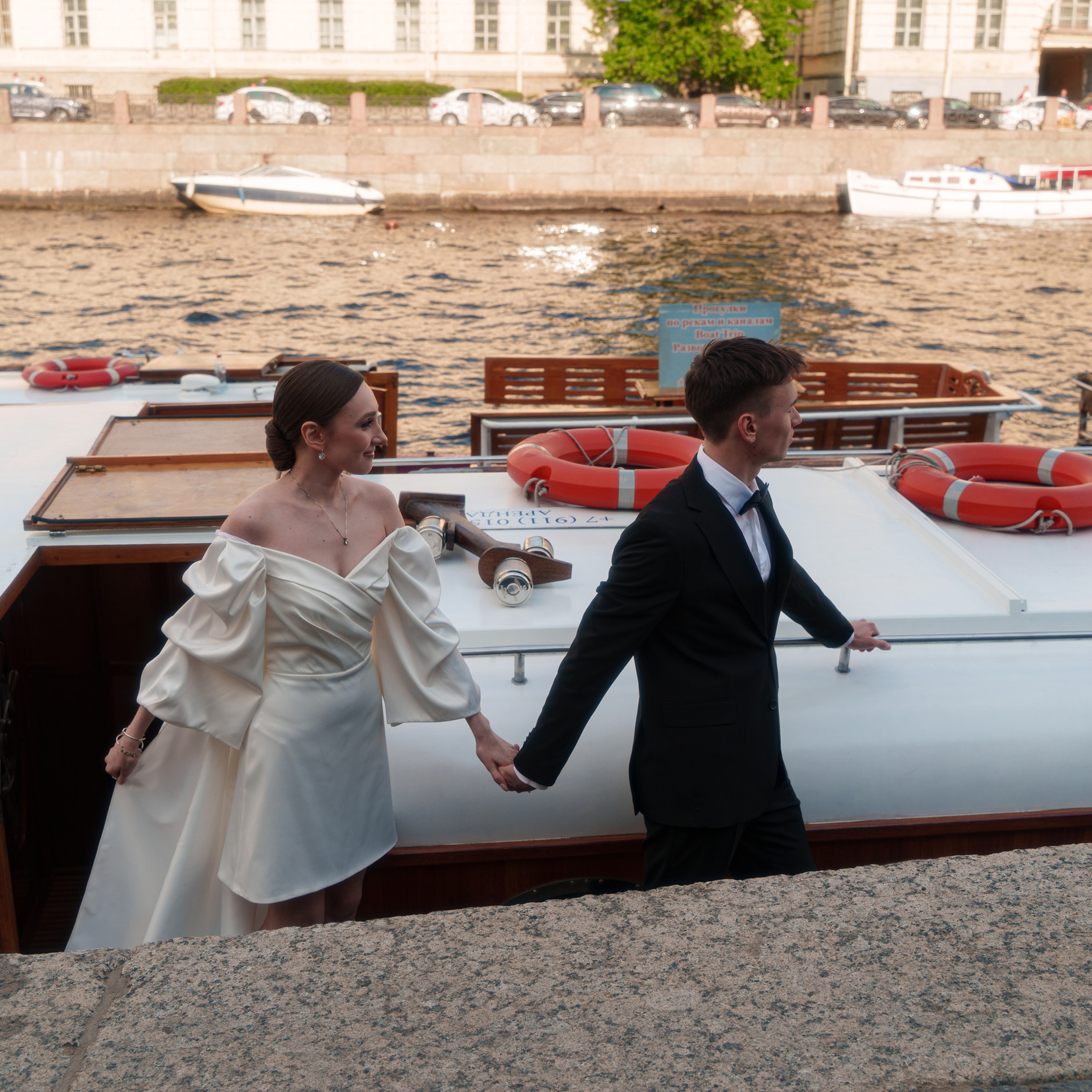 Посмотрите на чудесные отзывы свадебного и фотографа и видеографа