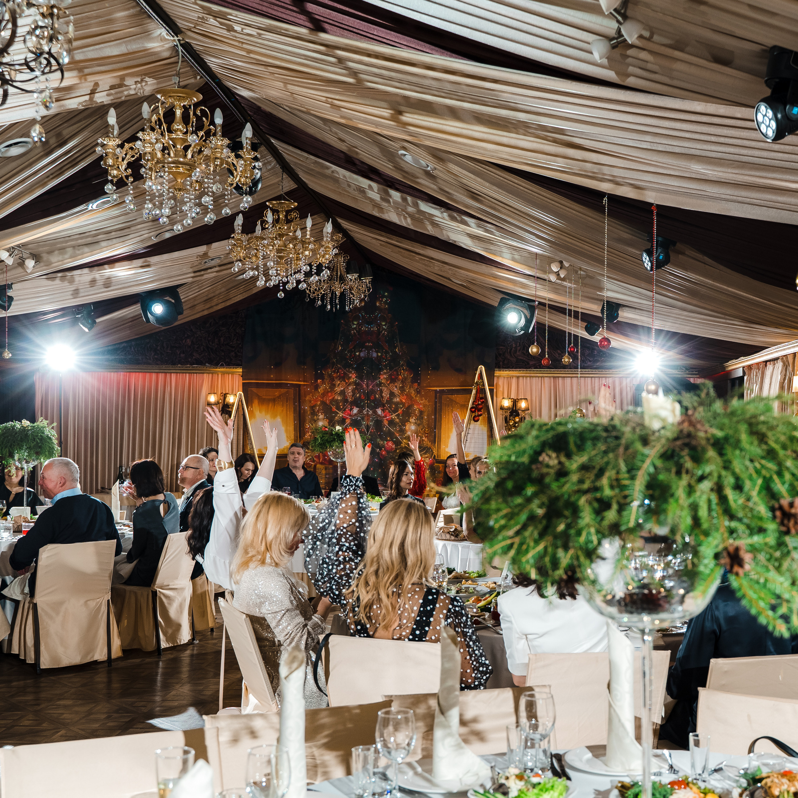 Посмотрите на чудесные отзывы свадебного и фотографа и видеографа