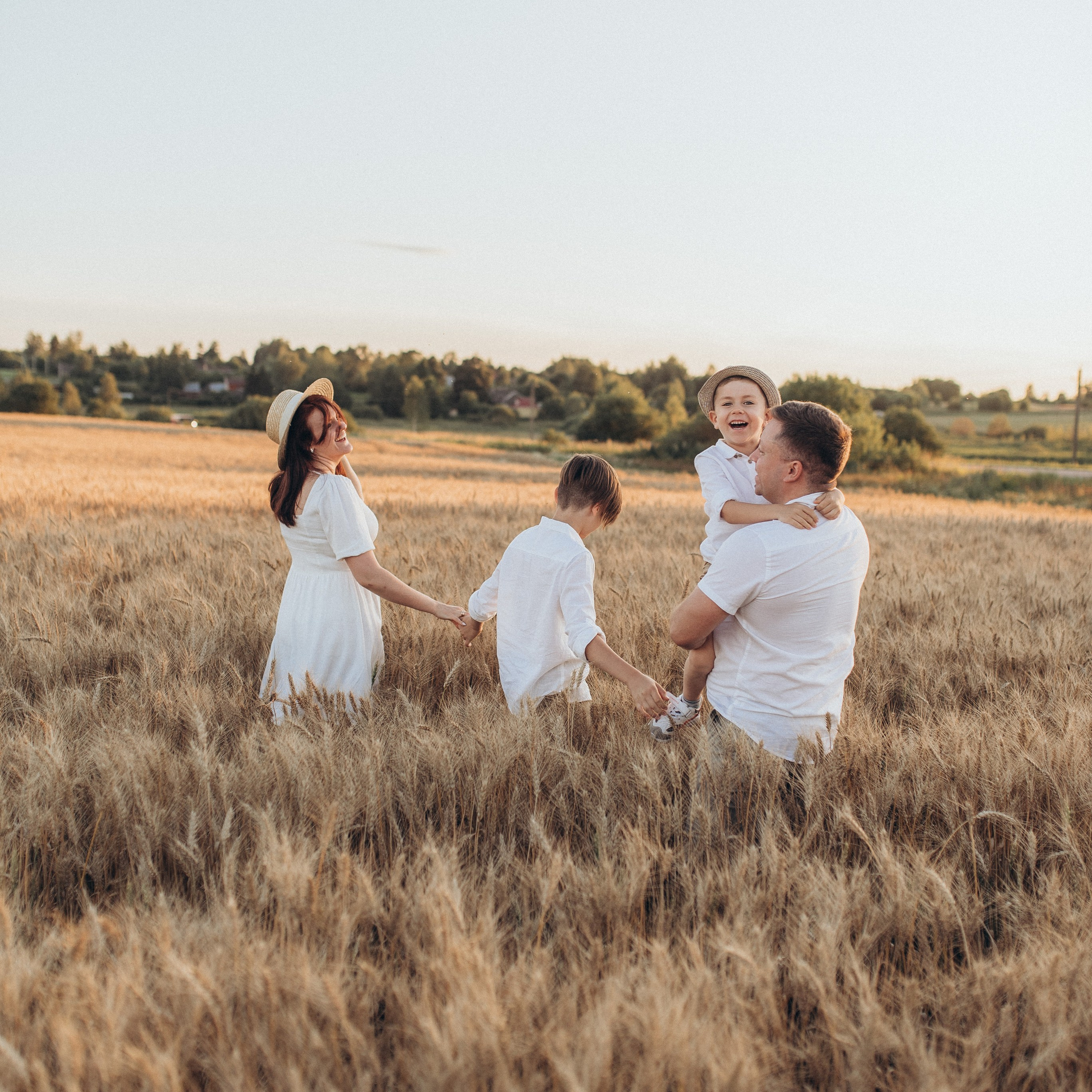 Семейная летняя прогулка