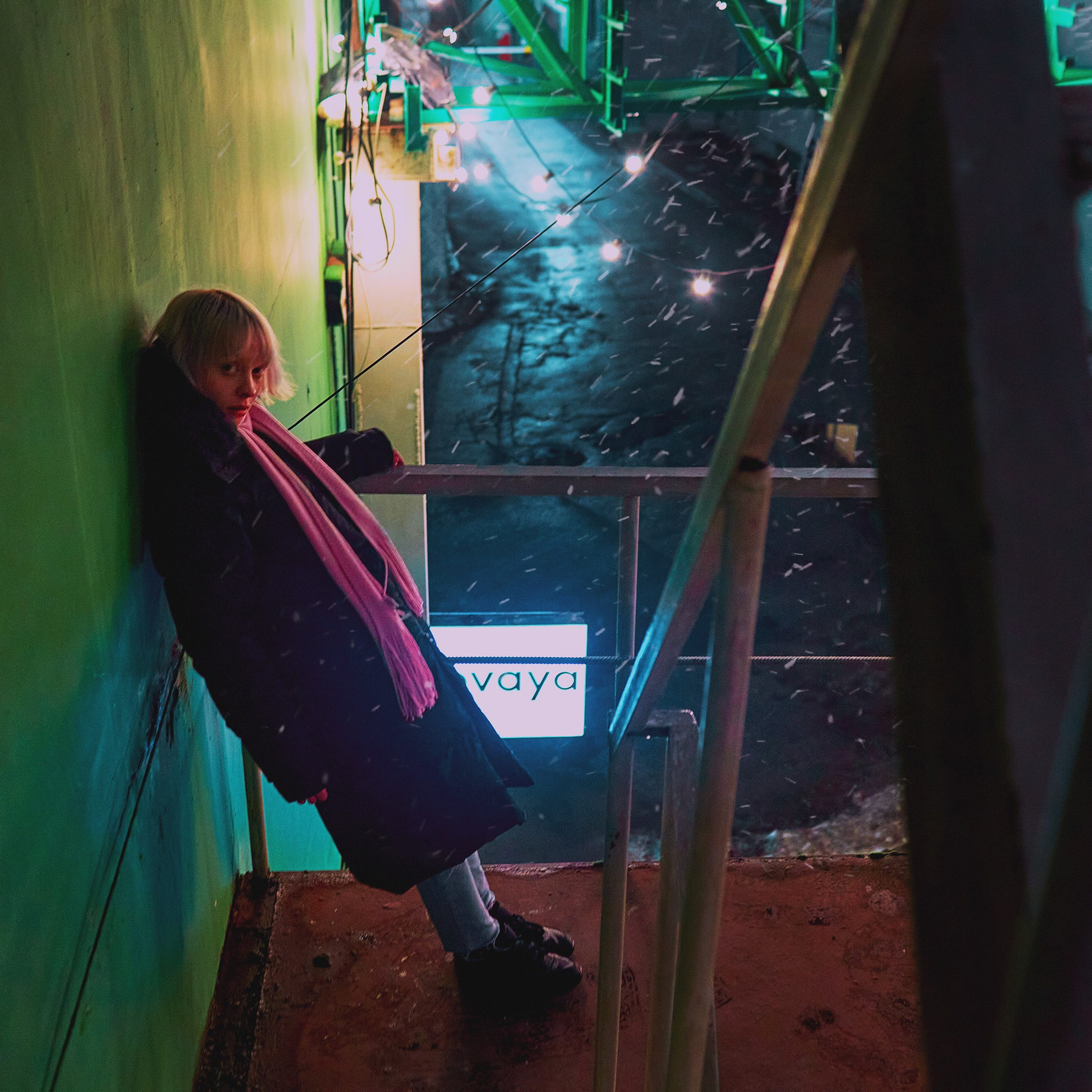 ночной женский портрет в индустриальном стиле  фотограф в Санкт-Петербурге Гранкин Александр  