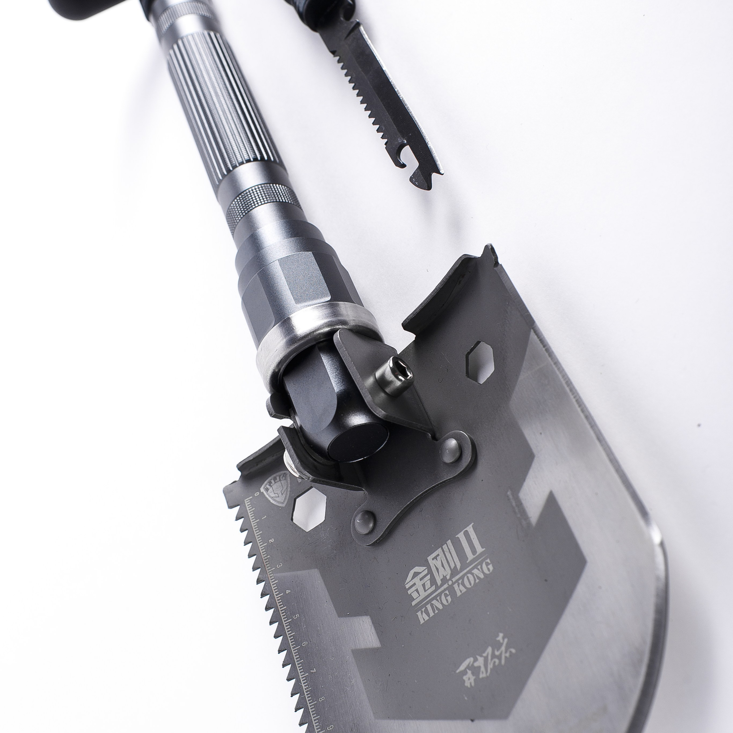 Съемка для маркетплейса предметная съемка походная лопата на белом фоне