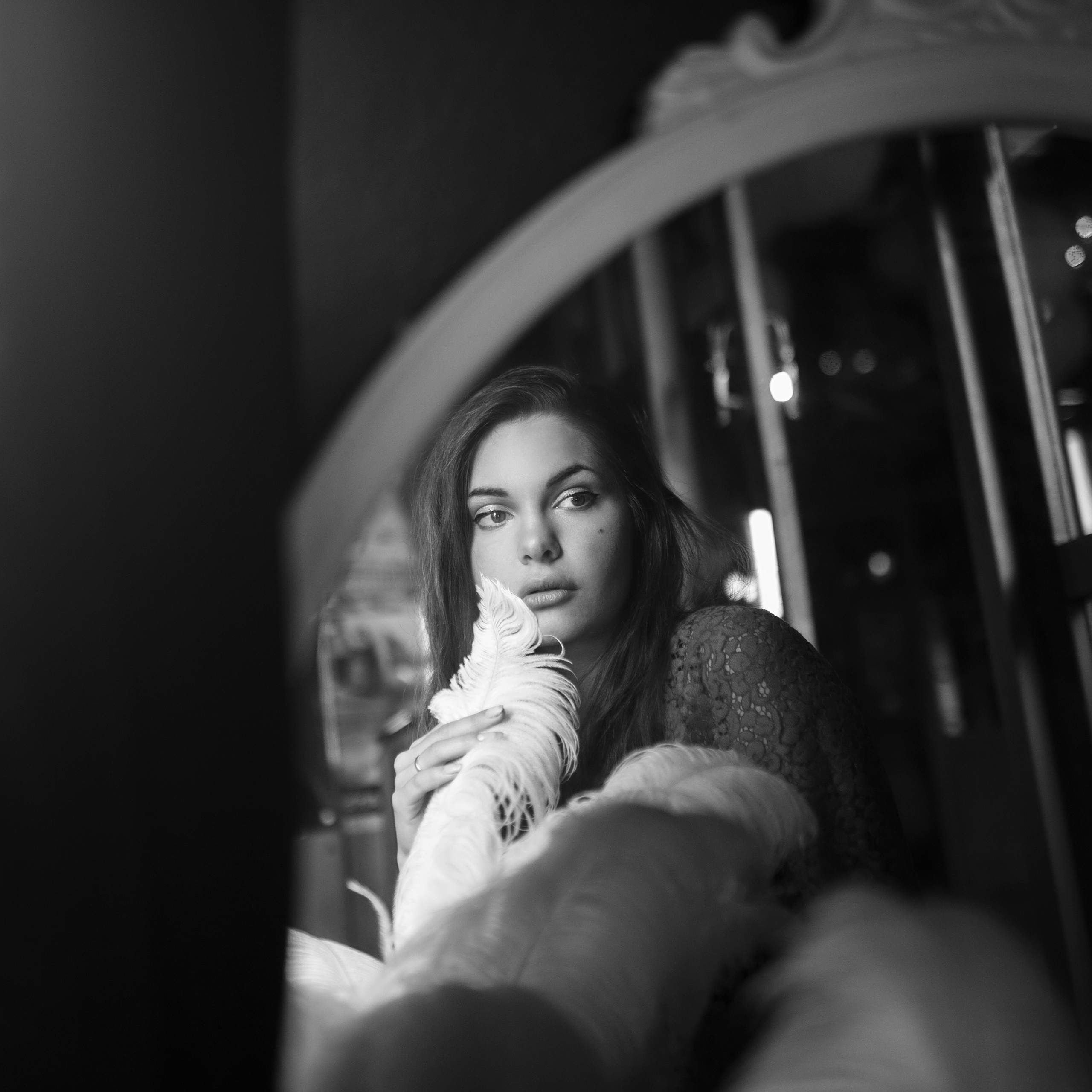 портретный фотограф Гранкин Александр Санкт-Петербург портрет в отражении зеркала чб  