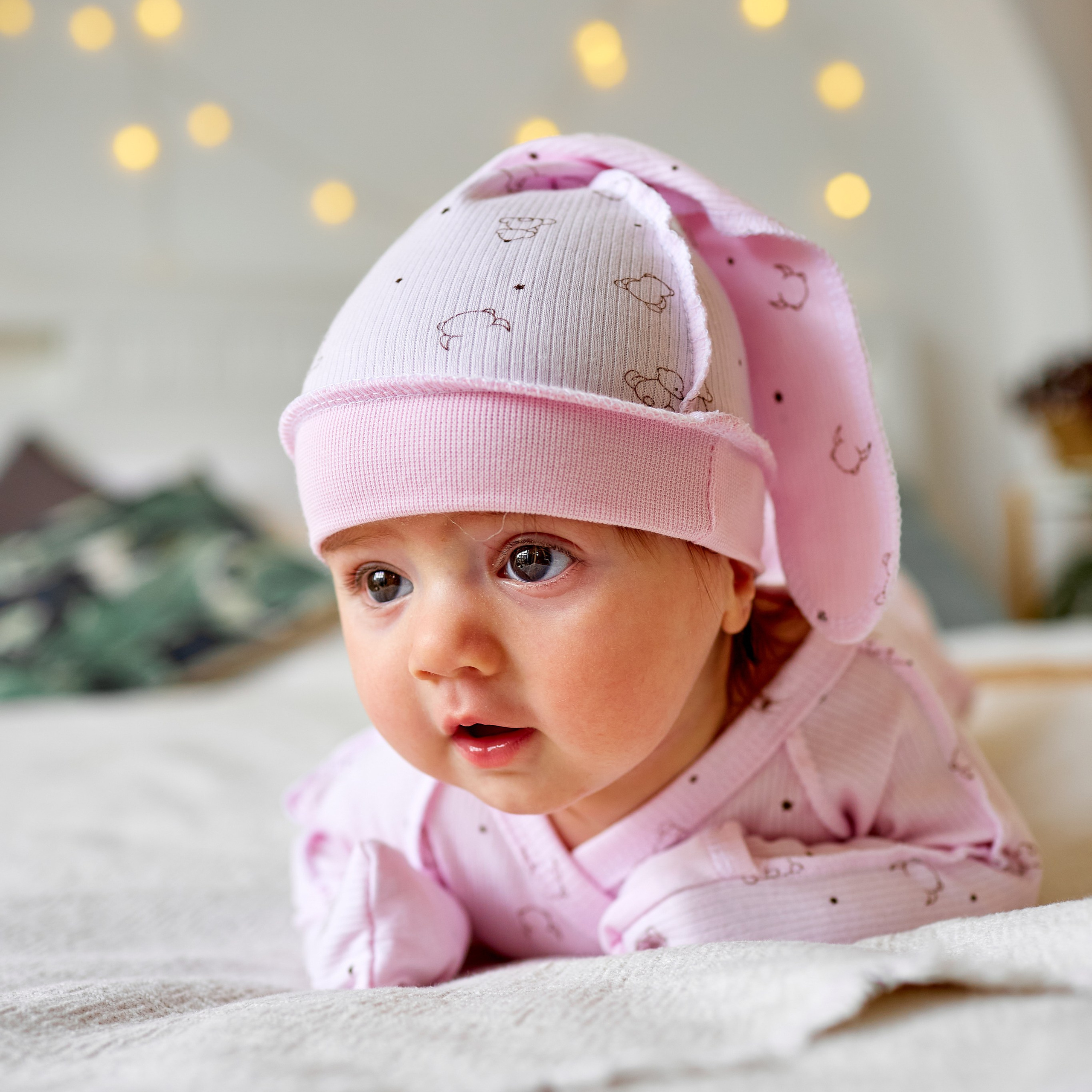 Съемка для маркетплейса шапочки для новорожденных детей