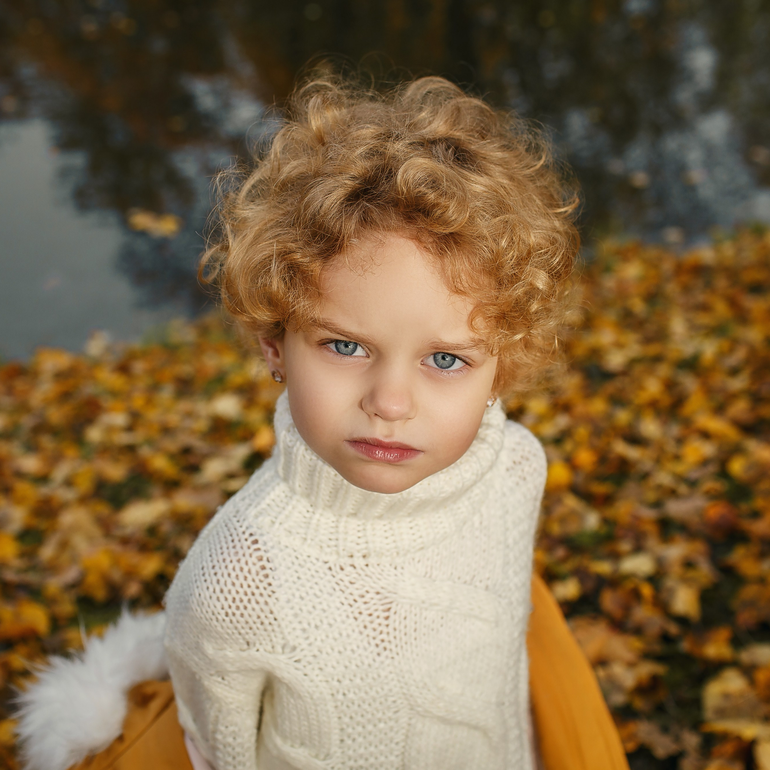 осенний портрет кудрявой девочки детский фотограф Гранкин Александр Санкт-Петербург 