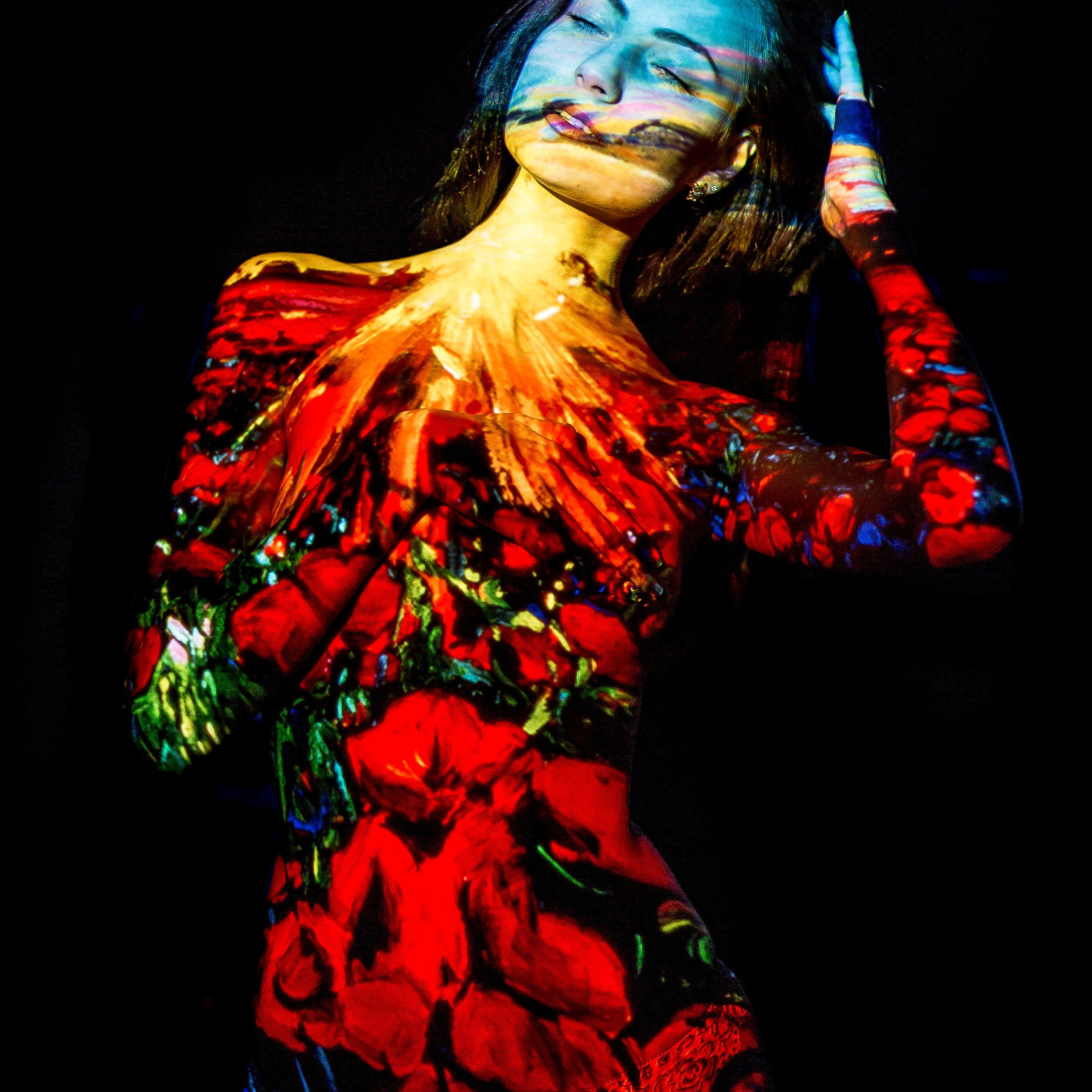 проекция цветов на голое тело фотосессия с проектором Гранкин Александр Санкт-Петербург  